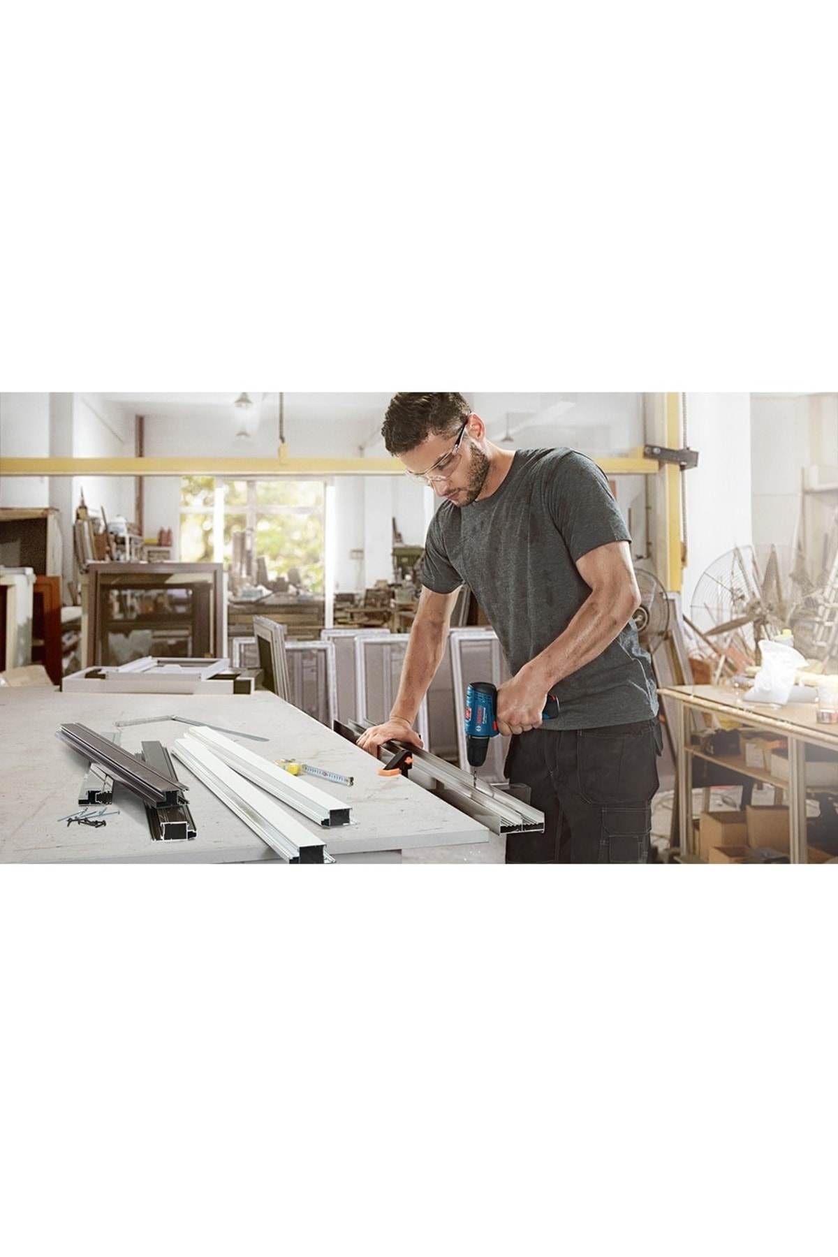 BOSCH GSR 120 Li Çift Akülü Vidalama Vidalama Matkap  Şarjlı Matkap Mavi  (23 Parça Uç Hediye)