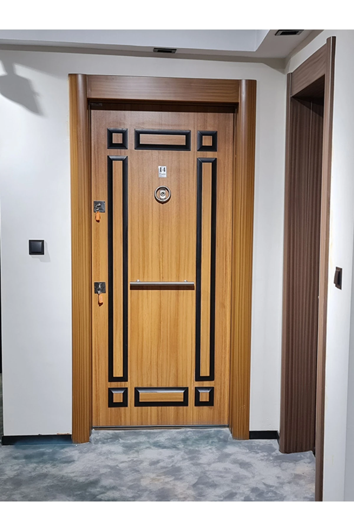 Celik Kapi Tırnaklı Sistem Çelik Kapı, Eskitme Kasalı Kabartmalı Sağ Açılım