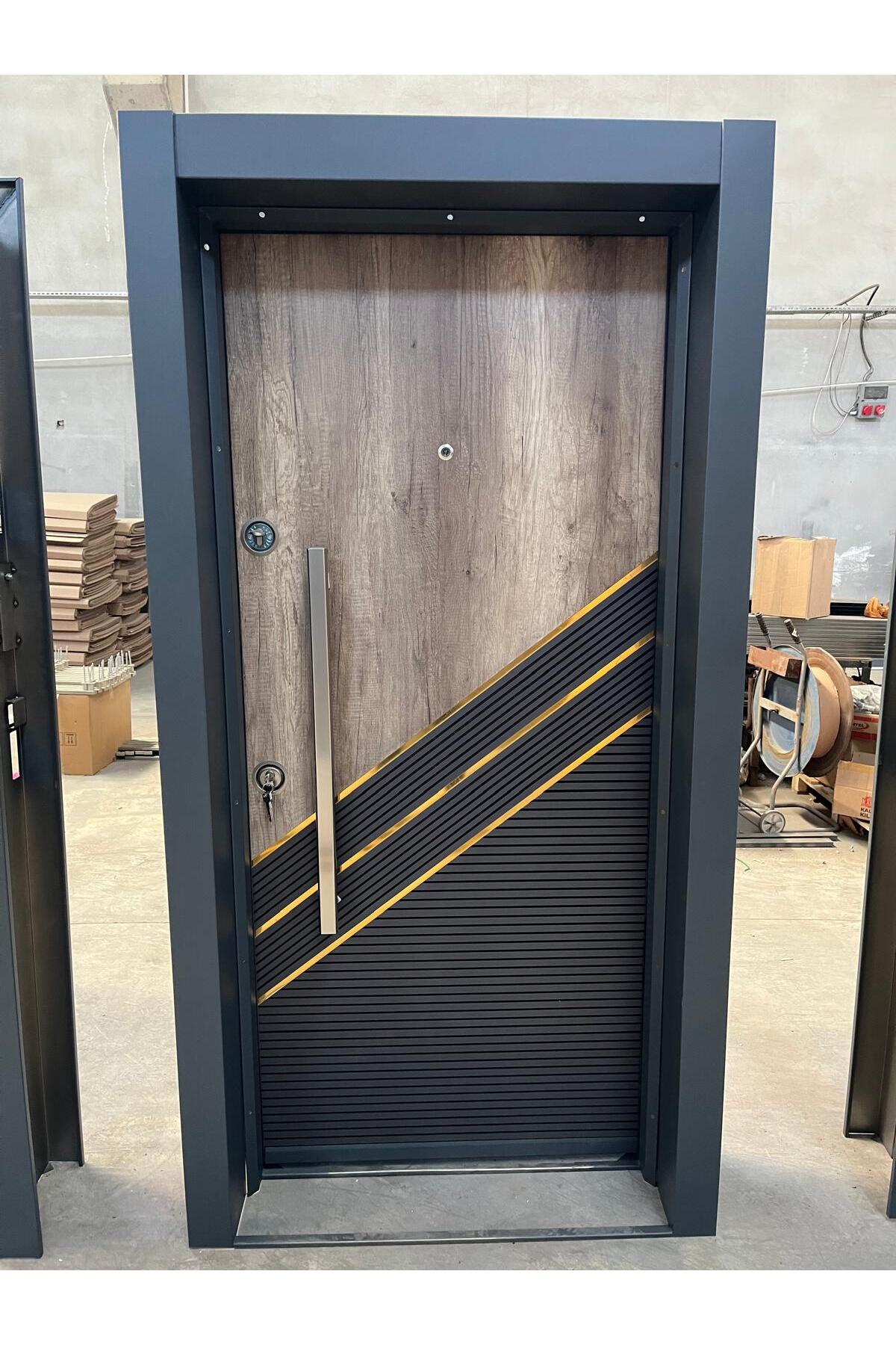 Krom Detaylı Çelik Kapı Sol