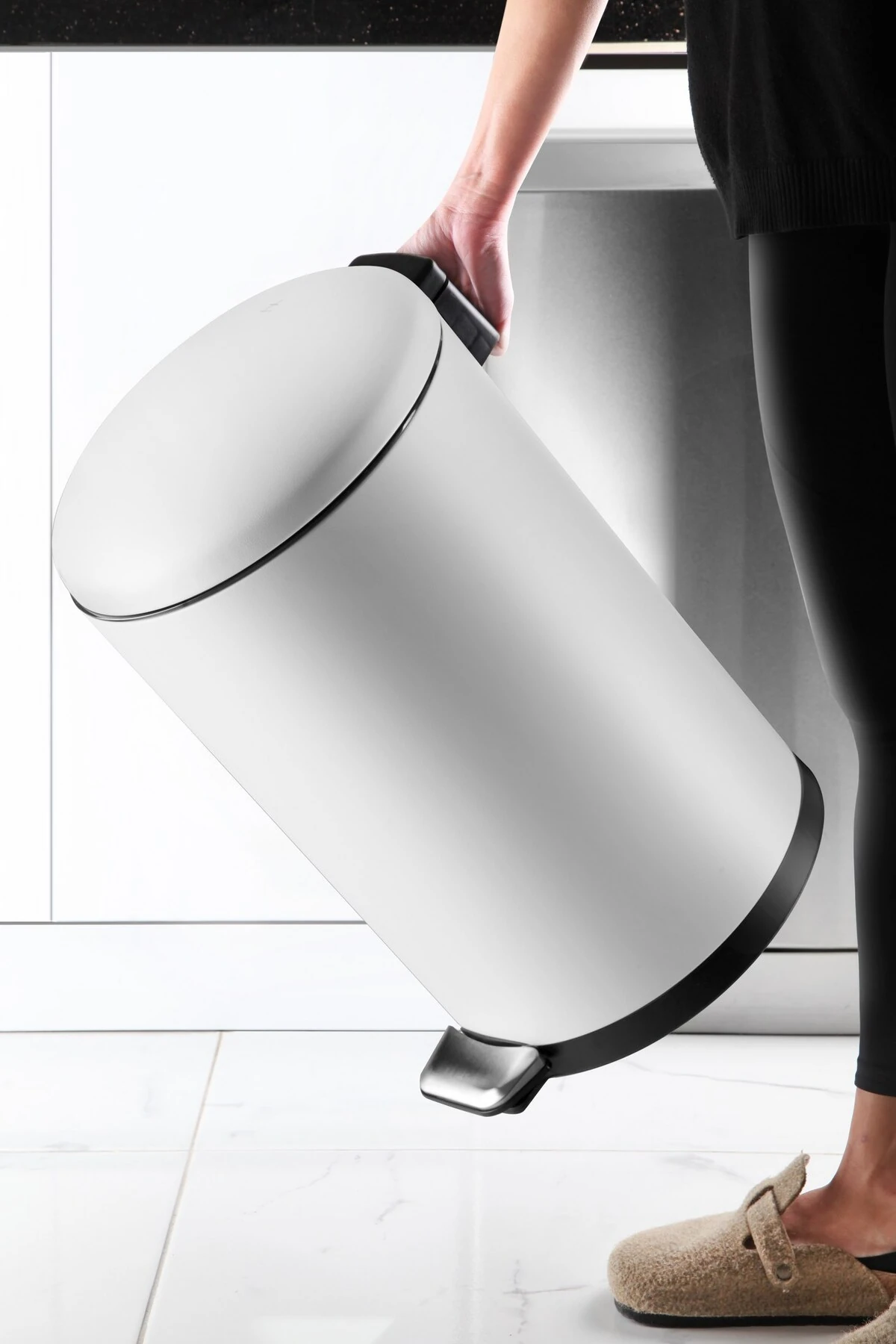 Paslanmaz Çelik Bombe Kapaklı Çöp Kovası 40 Litre Mat Beyaz