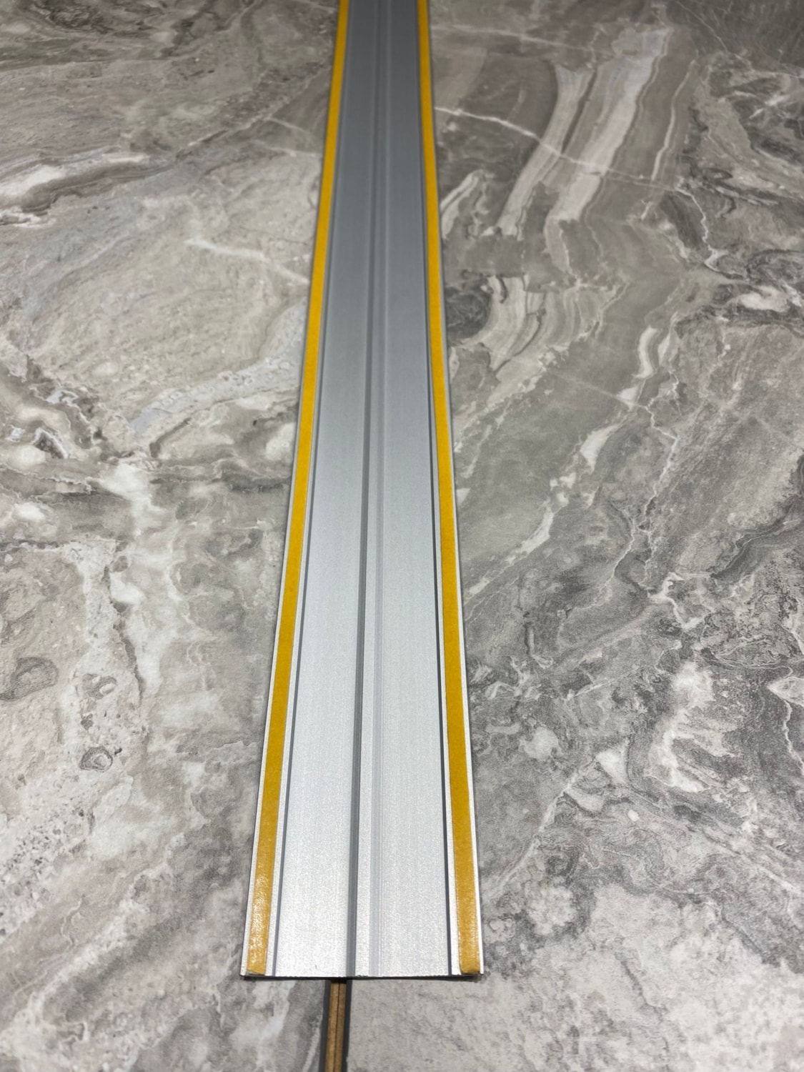 Alüminyum 6 cm Kapı Eşik Profili Parke Kapı Altı Çıtası Yapışkanlı 90 cm
