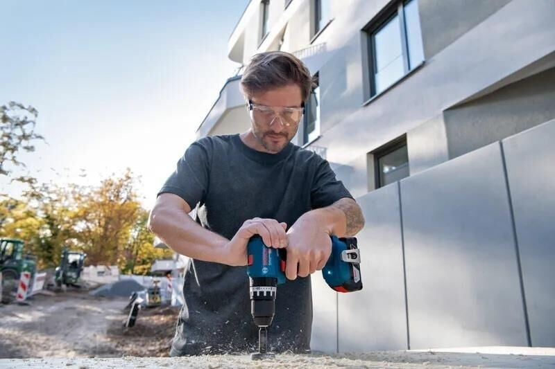 BOSCH Gsb 18V-45 Çift Akülü 2.0 Ah Darbeli Vidalama + 63 Parça Aksesuar Seti