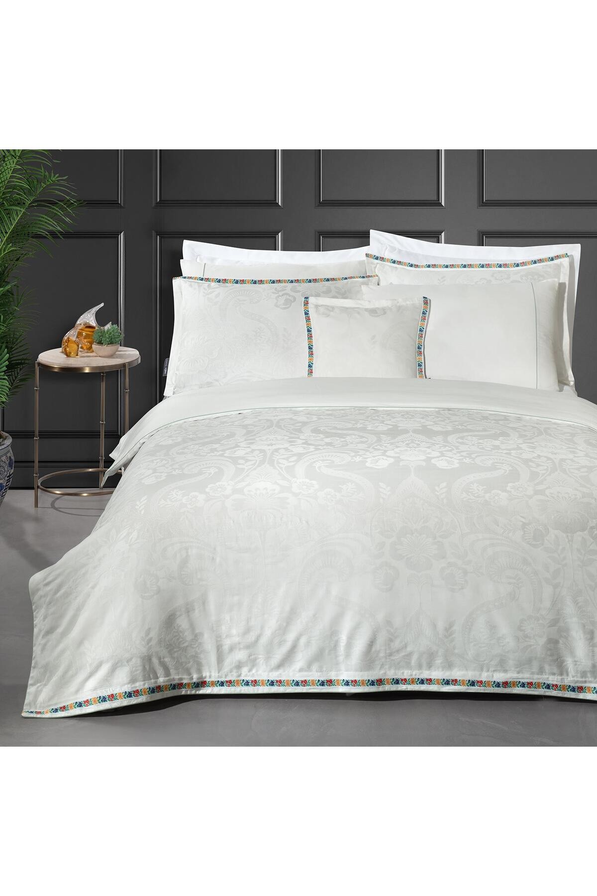 Shakira King Size (Battal Boy) %100 Pamuk Saten "300 TC" Nevresim Takımı Beyaz