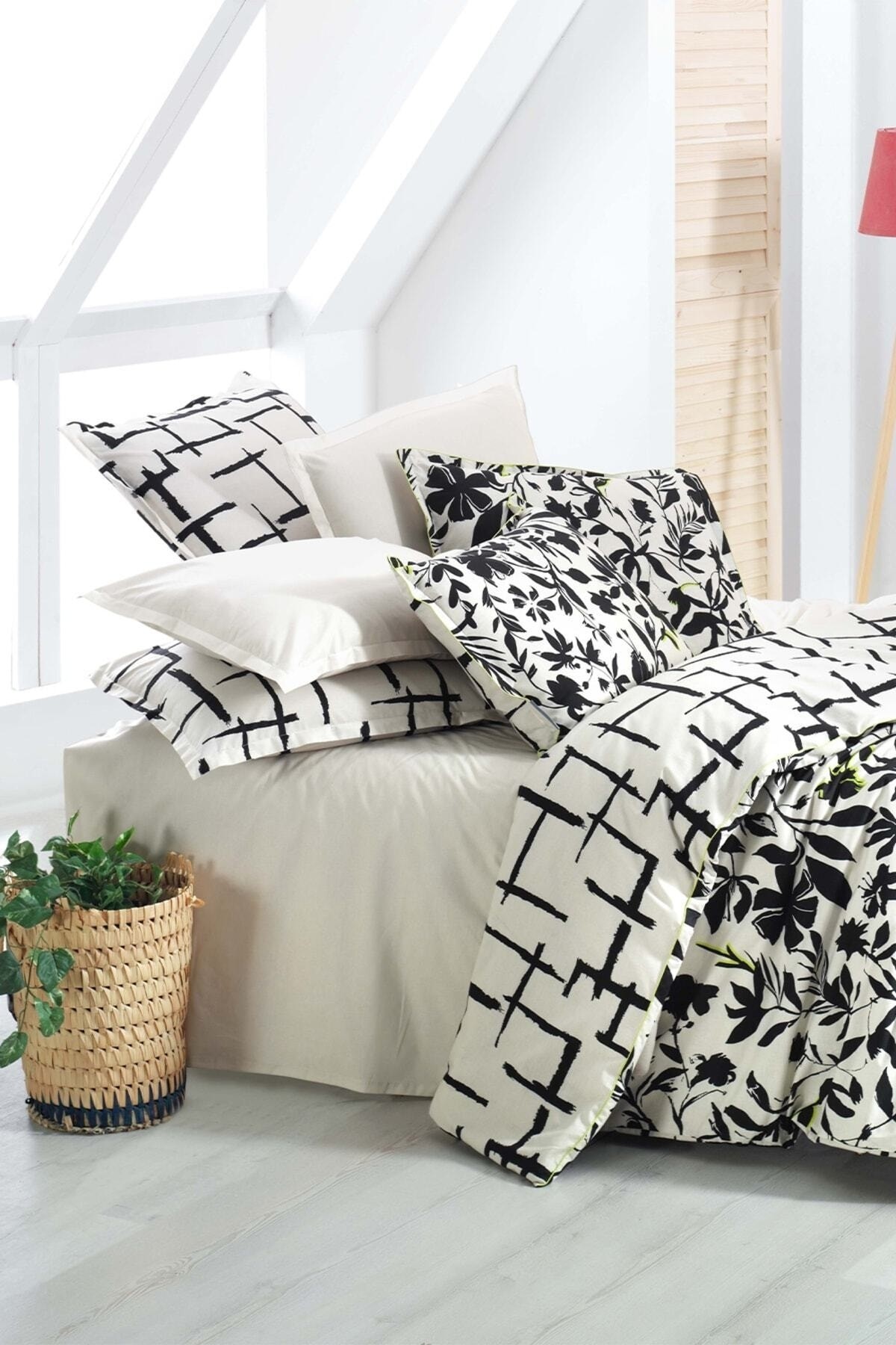 Amanda Siyah Çift Kişilik %100 Pamuk Fancy Poplin Nevresim Takımı