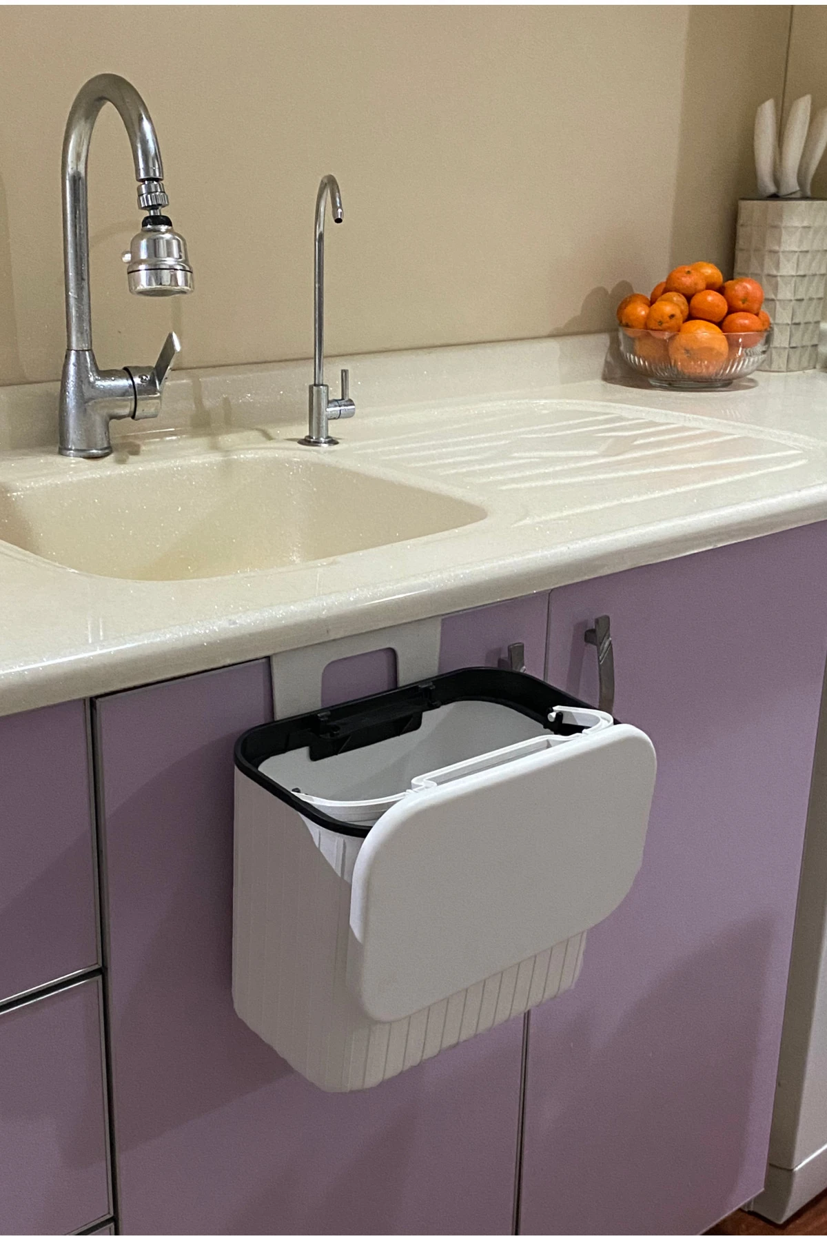 Vailo Beyaz Çizgili 8 Lt Mutfak Tezgah Üstü Ve Dolap Askılı Çöp Kovası