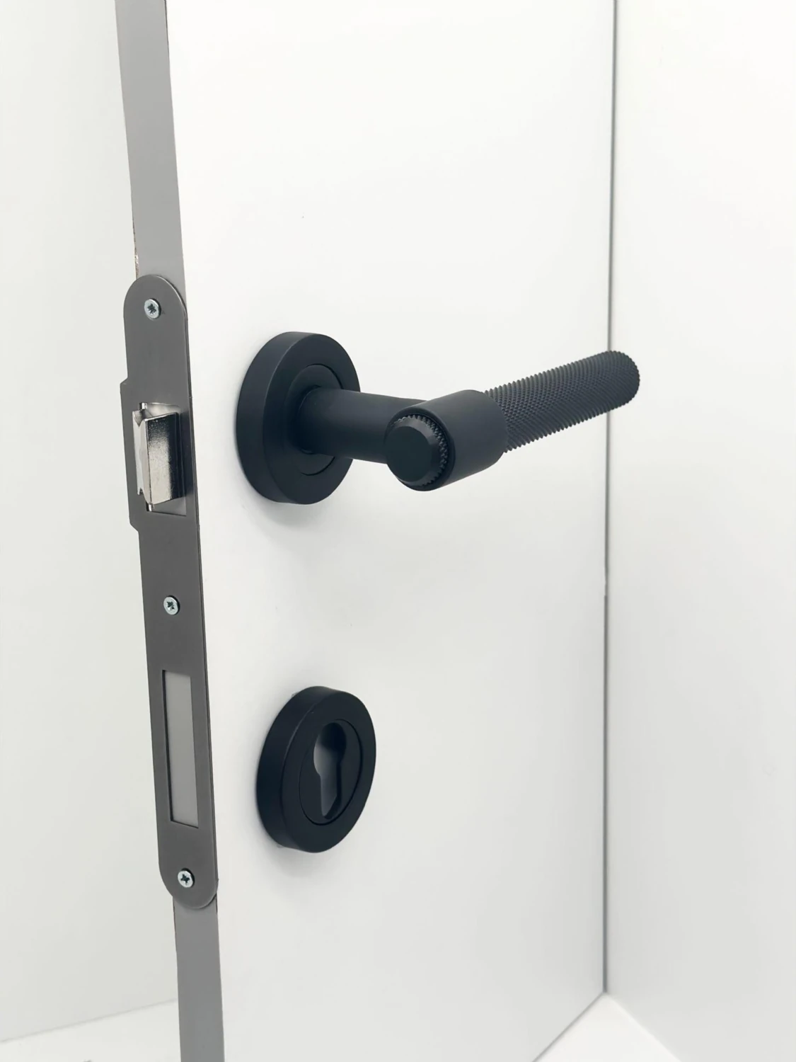 Punch Mat Siyah Rozetli Yale Çelik Kapı Kolu Sol Basar Tek Yön