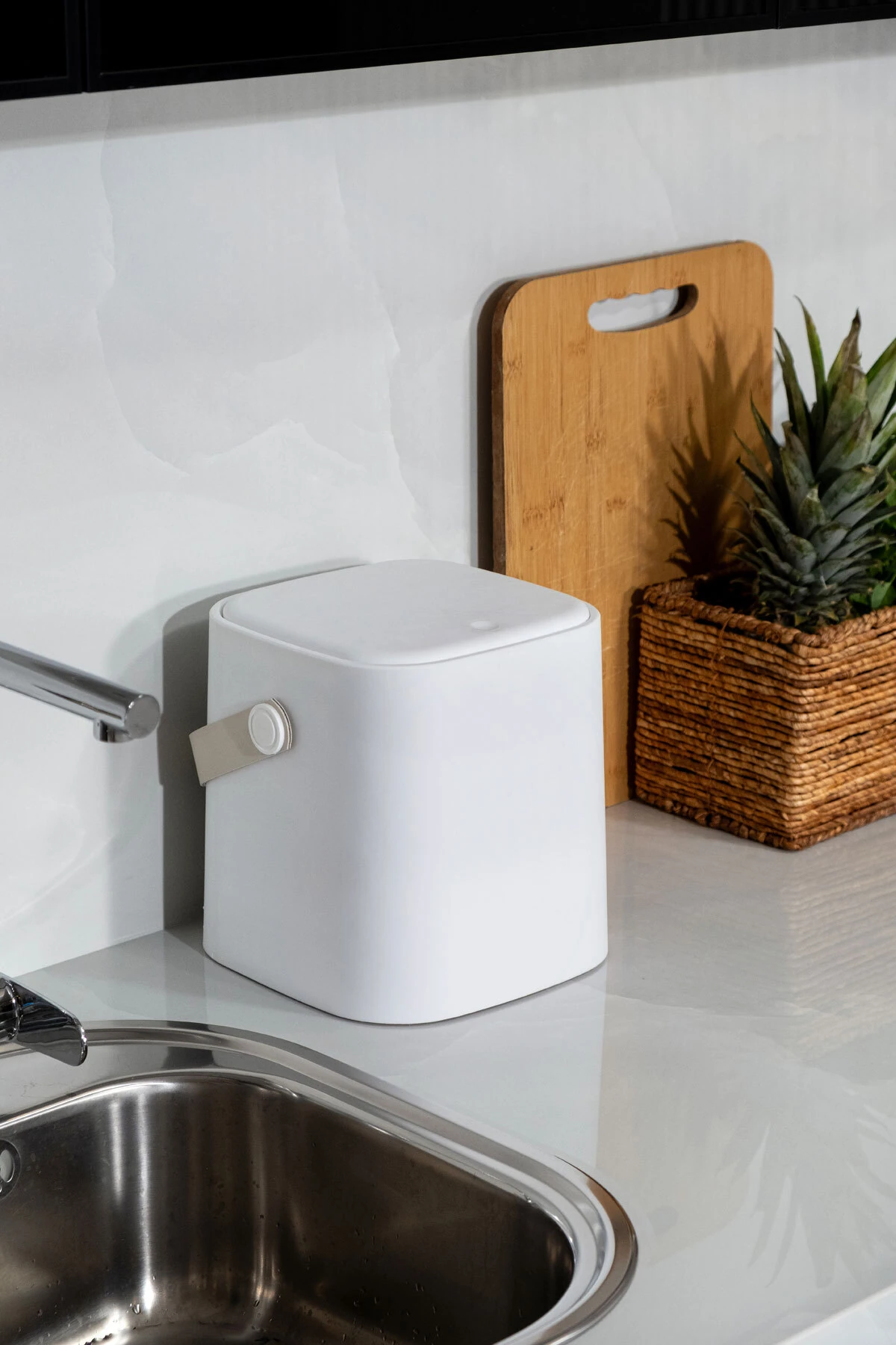 Akıllı Kapak Tutma Saplı İç Kovalı Kilit Sistemli Tezgah Üstü Mutfak Sihirbaz Çöp Kovası 4 Litre