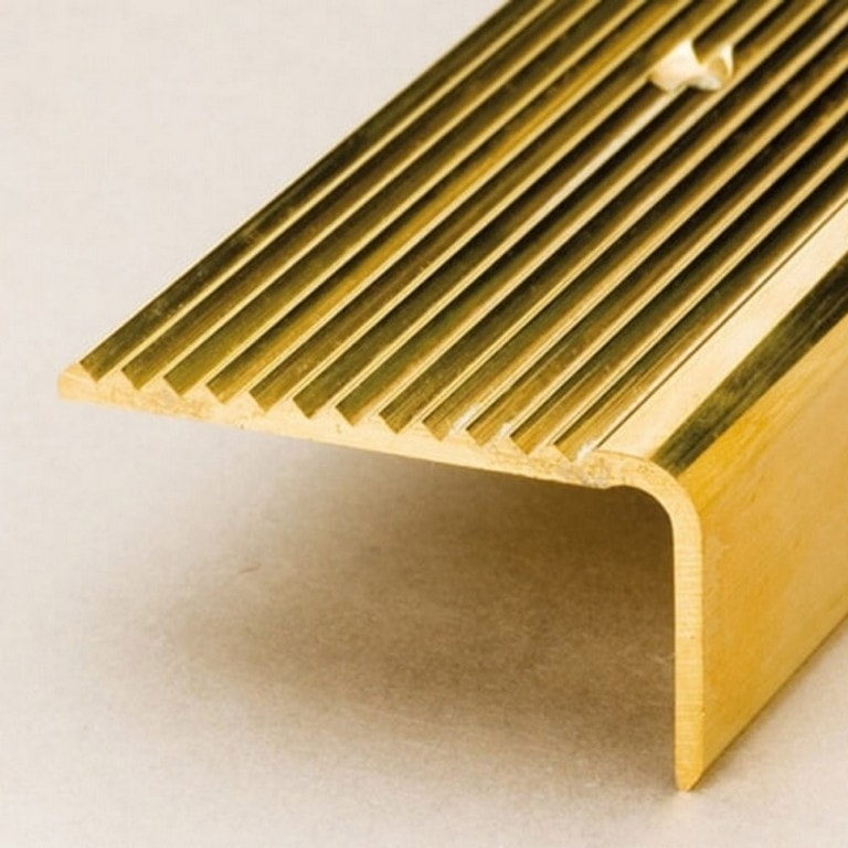 L Model Metal Merdiven Basamak Profili Çıtası Köşebent Bitim Profil Altın Gold Rengi 4CM*2CM*1,35M