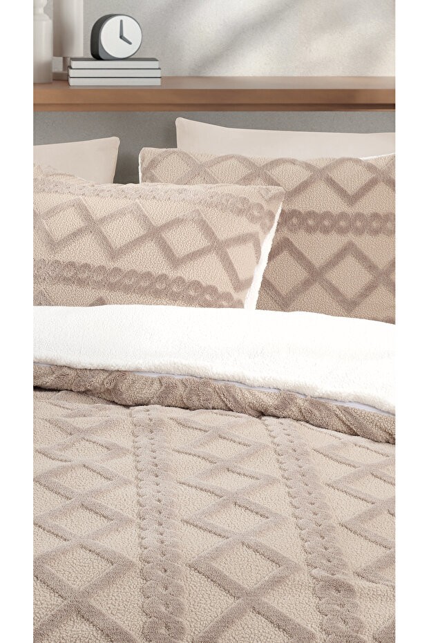 Bonny Peluş Nevresim Takımı 6 Parça Çift Kişilik Ekru