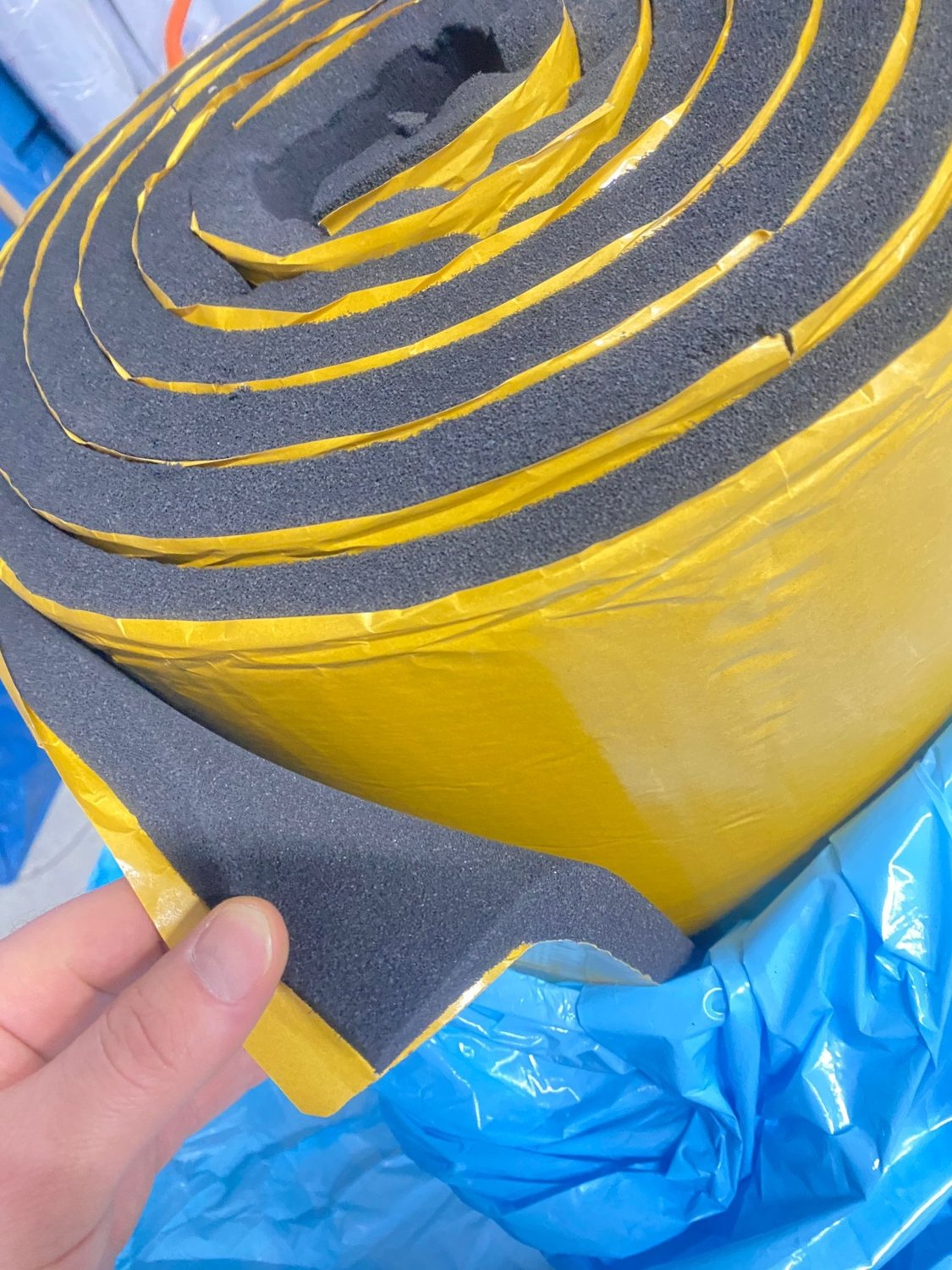 20 mm Düz Sünger Akustik Ses Yalıtımı Süngeri Yapışkanlı 100 cm x 500 cm 5 M2