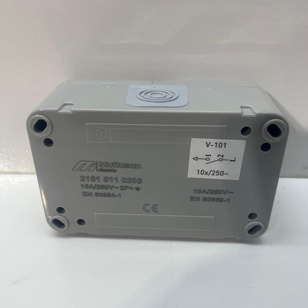 Bella Sıva Üstü Nemliyer Kapaklı Topraklı Priz + Anahtar Gri