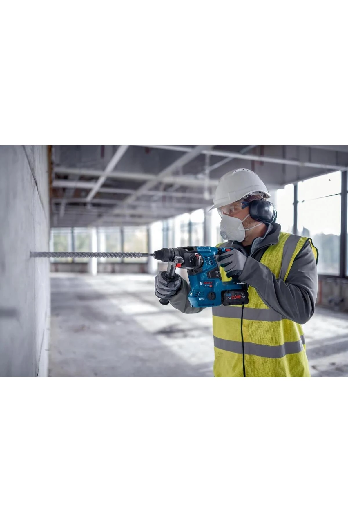 GBH 18V-28 C 1x4 Ah ProCORE Akülü Kırıcı Delici Bez Çantalı