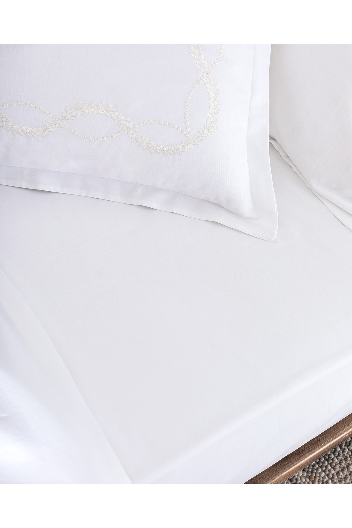 Marguerite King Size Nakışlı Nevresim Takımı - Saten