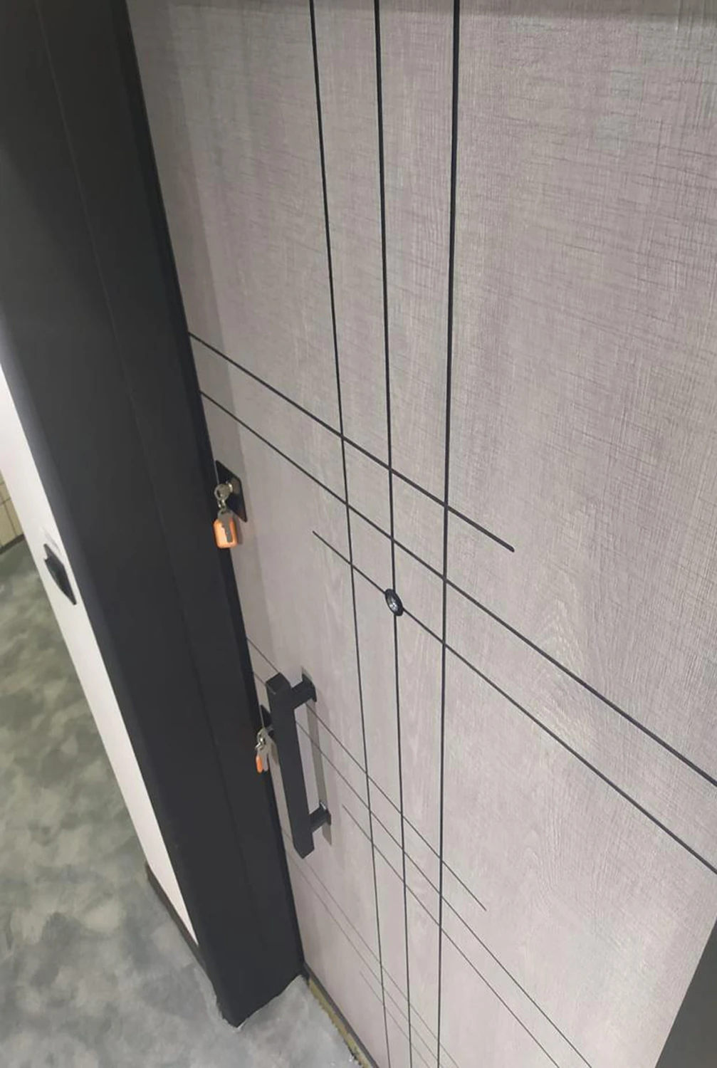 Statik Kasalı Rustik Çizgili Model Çelik Kapı