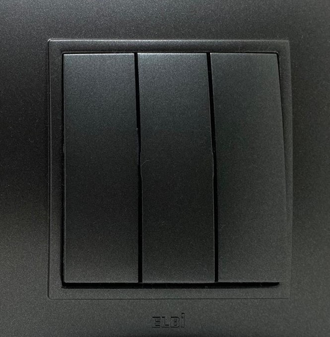 Üçlü Anahtar ve Çerçeve Füme Renk