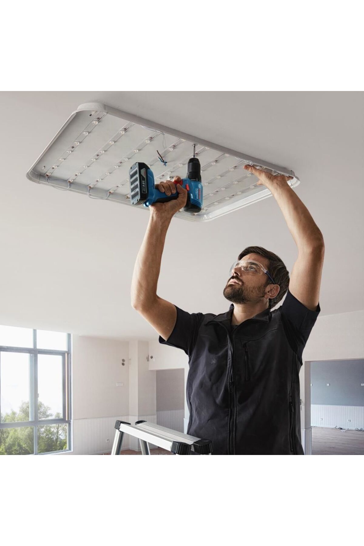 BOSCH Professional GSR 185-Li 2.0 Ah + 3.0 Ah Çift Akülü Vidalama Makinesi Ve Ph2/25 Bits Uç
