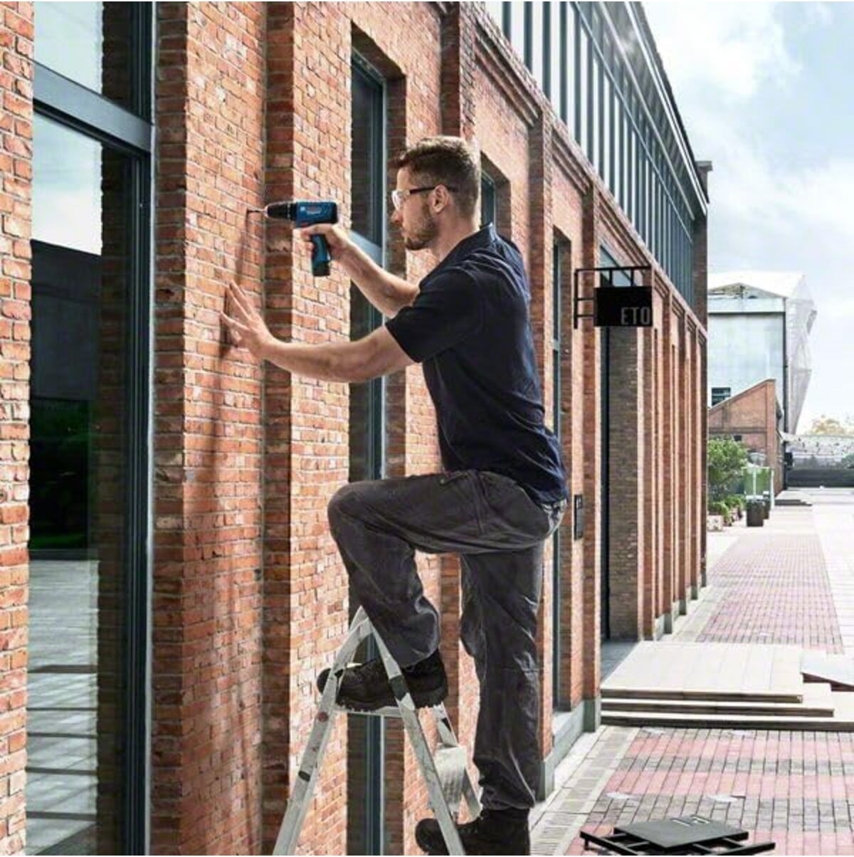 BOSCH Professional Gsb 120-LI 2.0AH Çift Akülü Delme Vidalama Makinesi - 06019G8100
