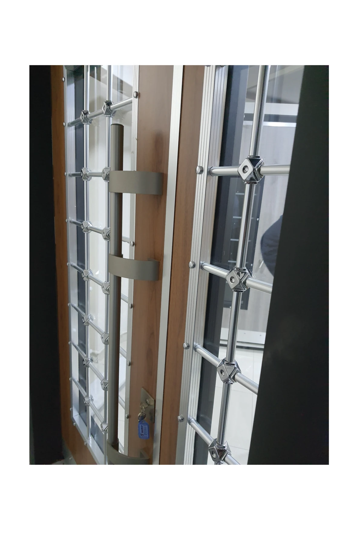 Çelik Kapı Siyah Renk Statik Kasalı Saruhan Renk Ahşahçelik Kapı, Apartman Giriş Kapısı Sağ Açılım