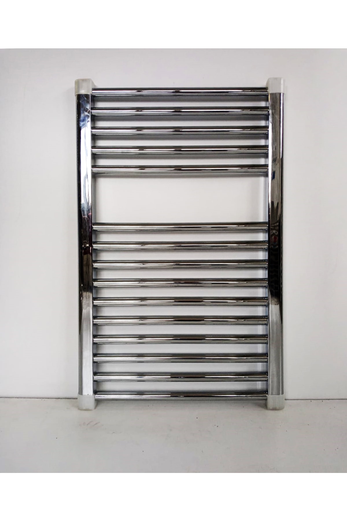 500×750 Krom 15 Borulu Banyo Havlupan