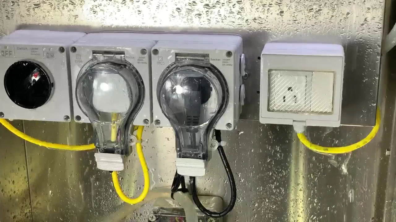 Su Geçirmez şalterli 2'li priz (IP 66)