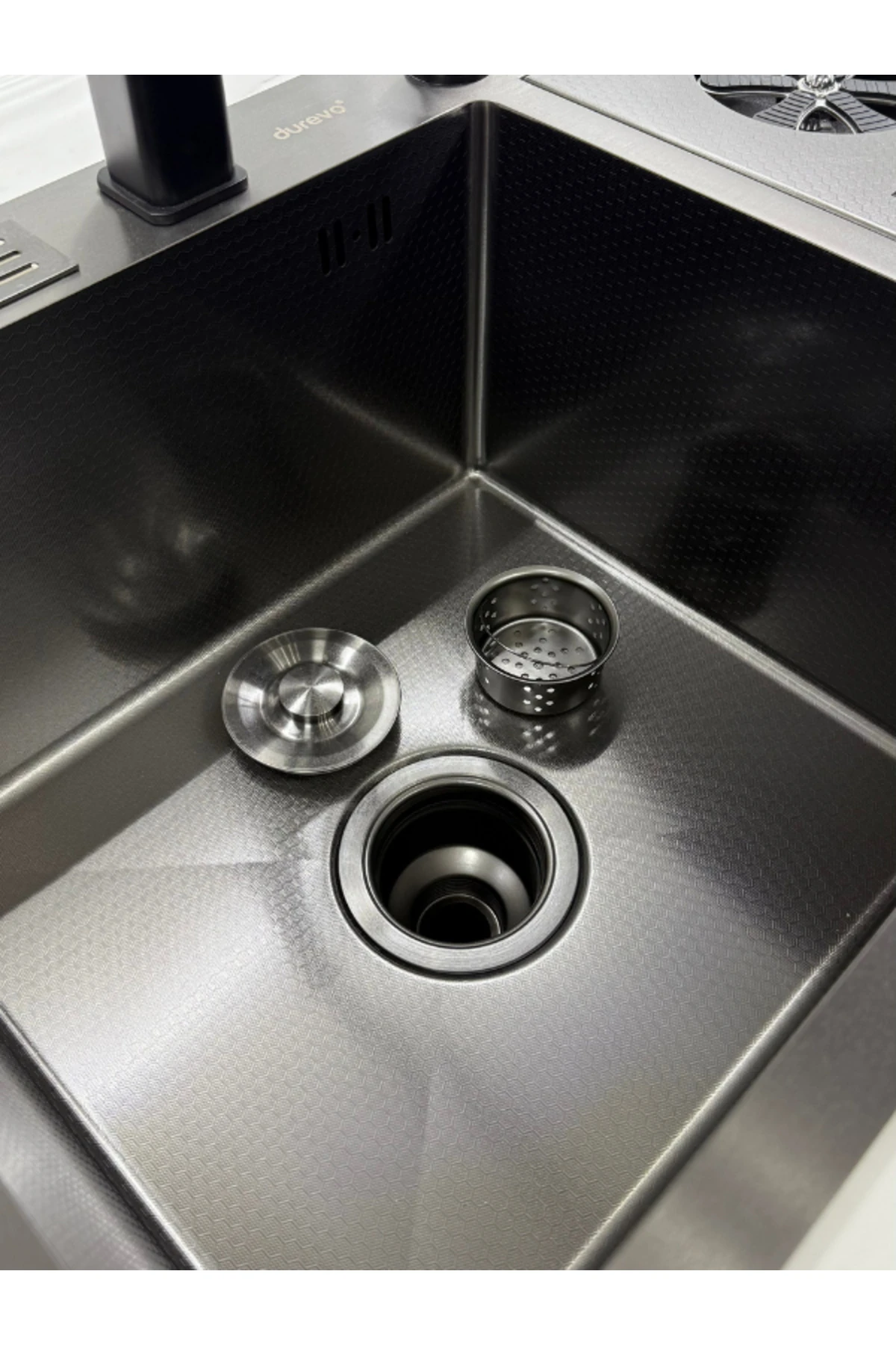 Moderno Paslanmaz Çelik Bardak Yıkamalı Akıllı Mutfak Evyesi Bal Peteği Yüzey Siyah 68x45cm Eviye