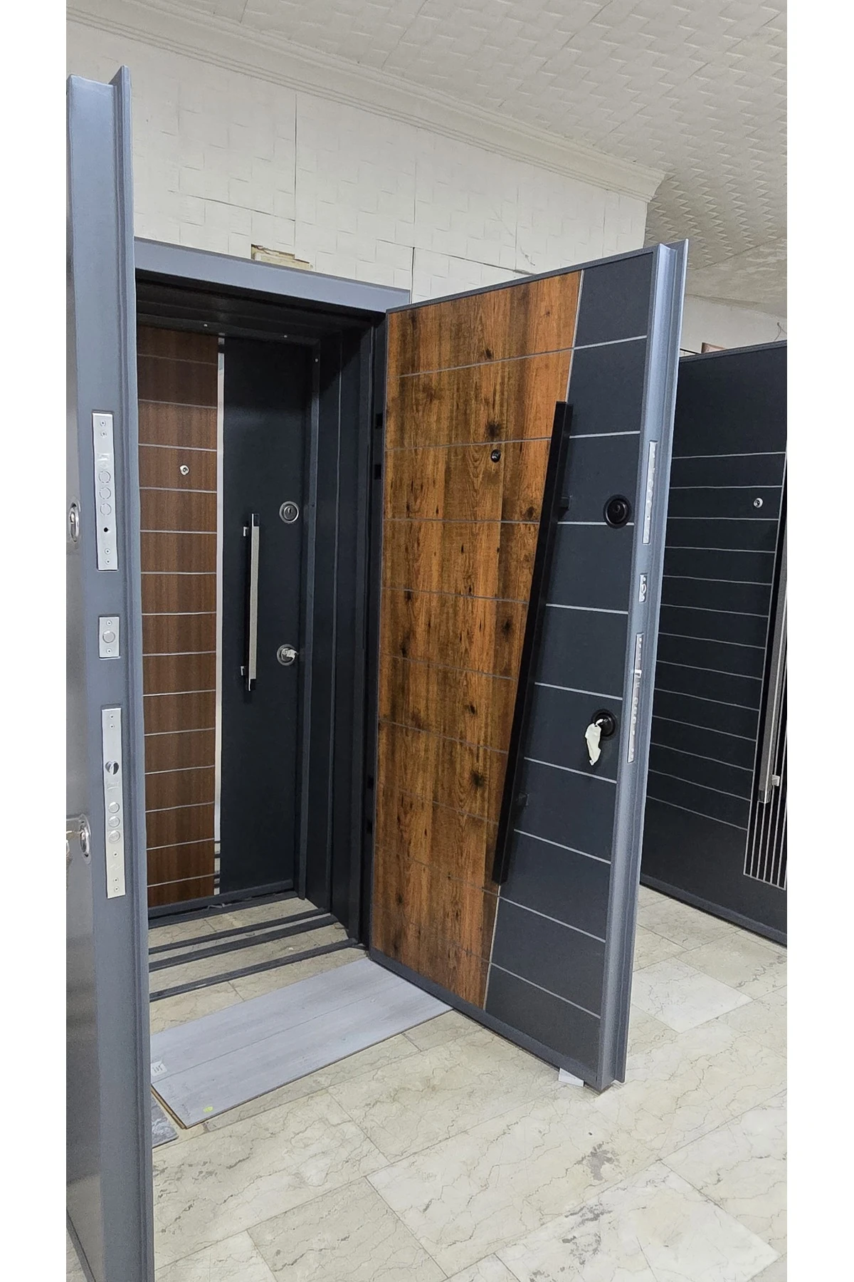 Kompozit Dış Iklim Çelik Kapı Sağ