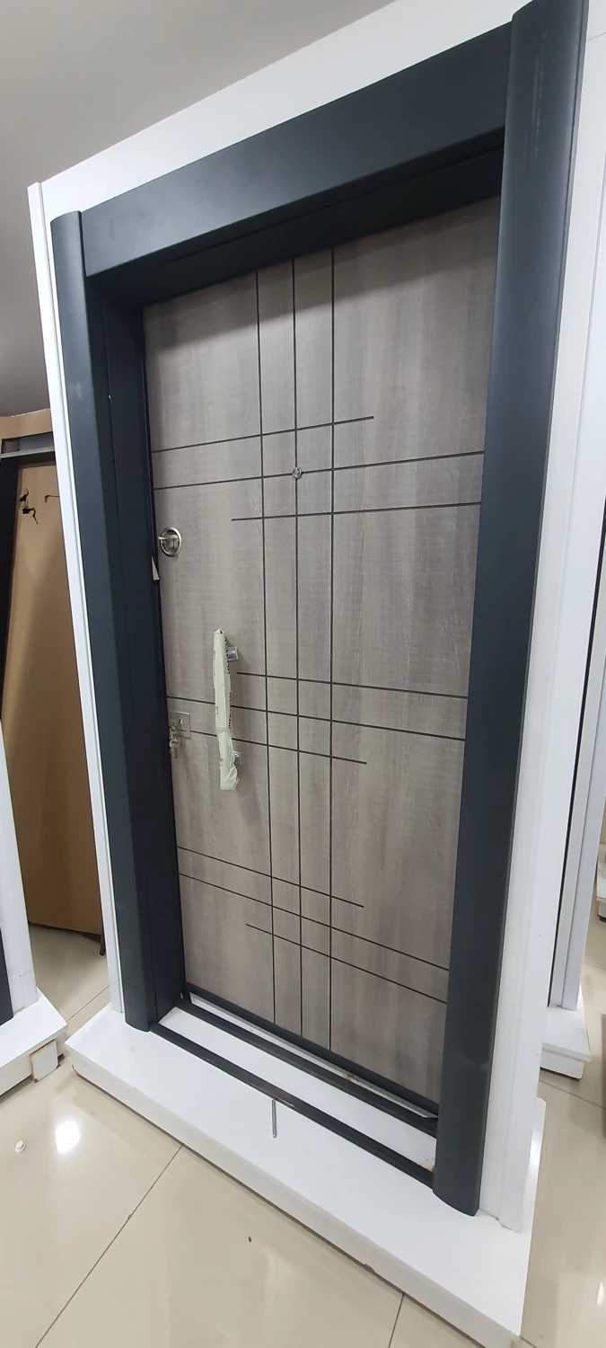 Ahşap Desenli Çelik Kapı Daire Giriş Kapısı Sol Açılım Tırnaklı Sistem
