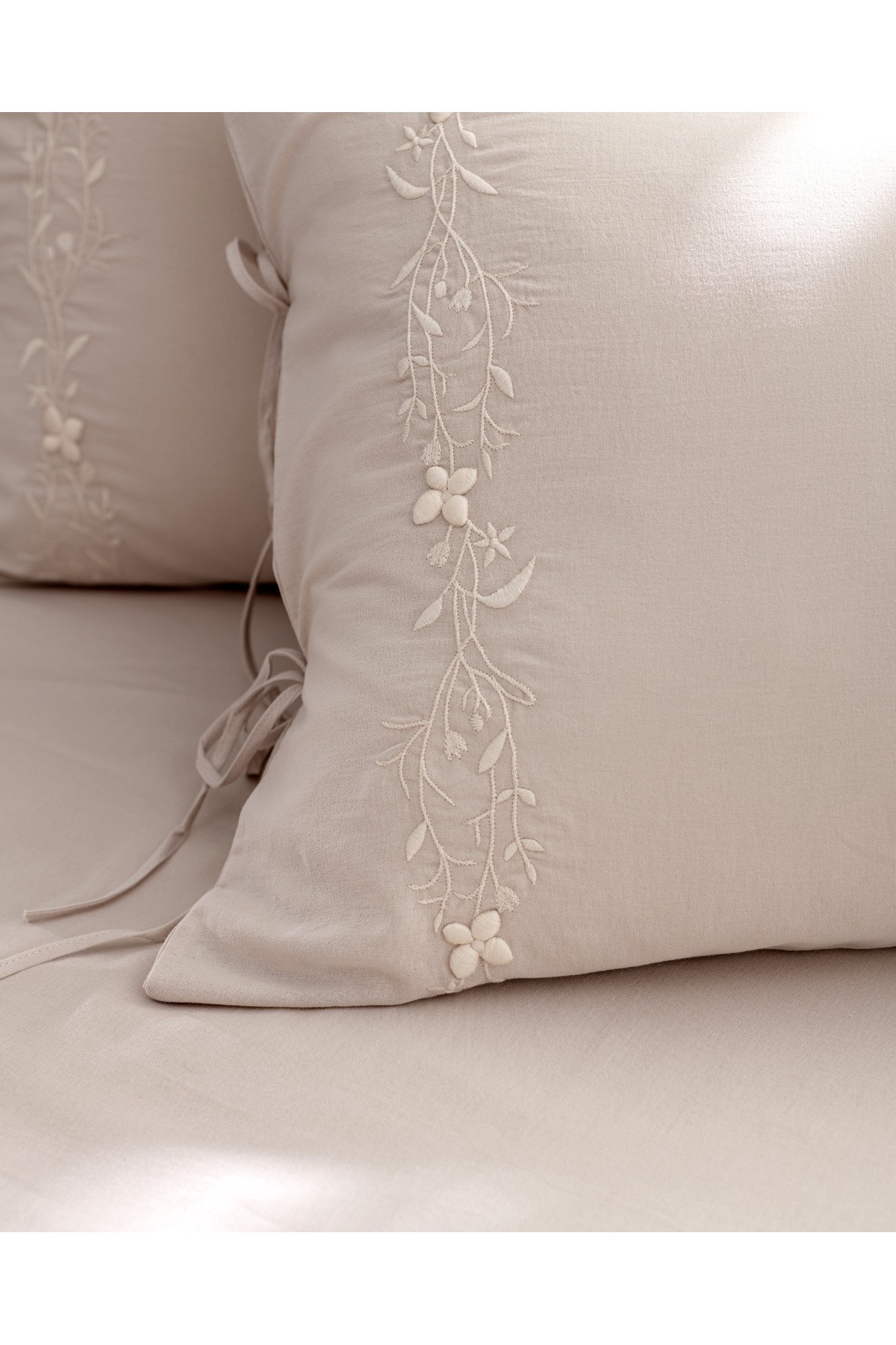 King Size %100 Pamuk Nakışlı Nevresim Takımı - Bej