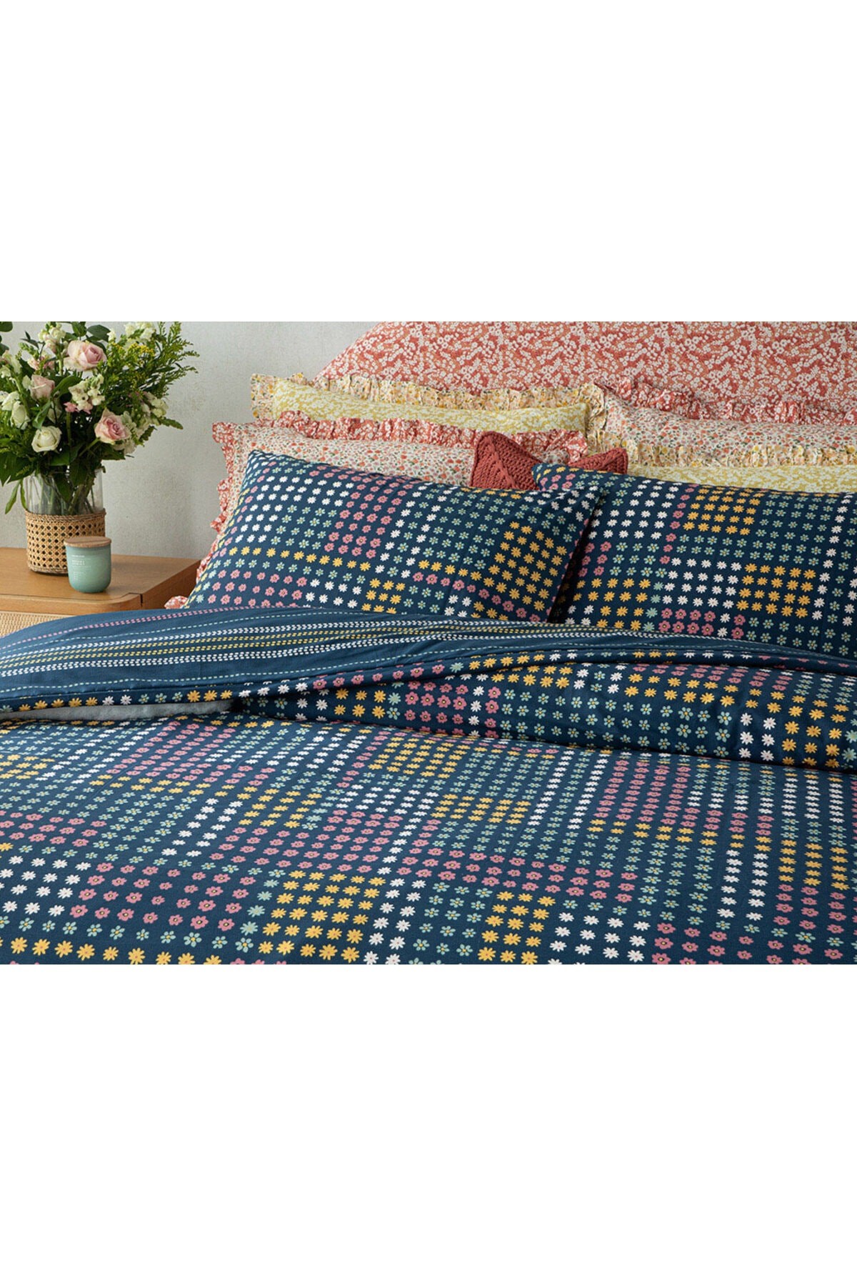 Daisy Patchwork Pamuklu Çift Kişilik Nevresim Setı 200x220 Cm Lacivert