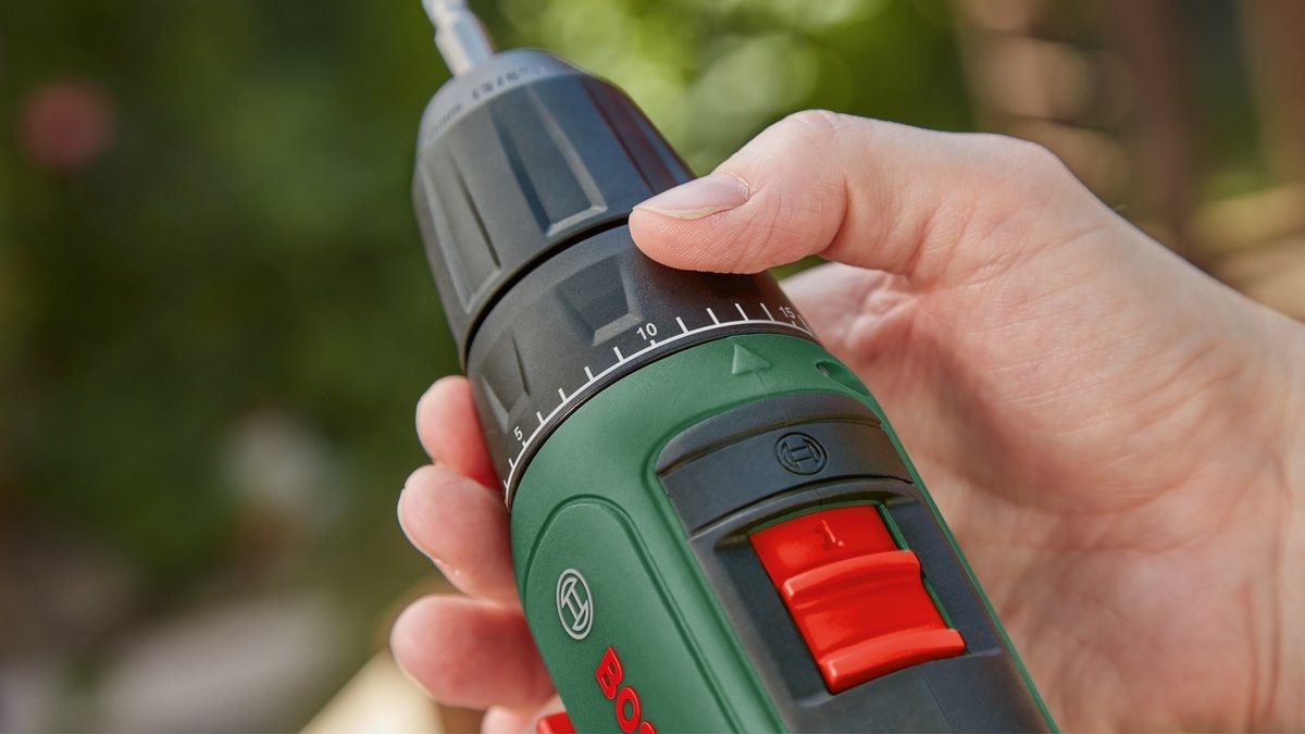 BOSCH Easydrill 18V-40 1.5AH Çift Akü Delme/vidalama + 241 Parça Aksesuar Seti