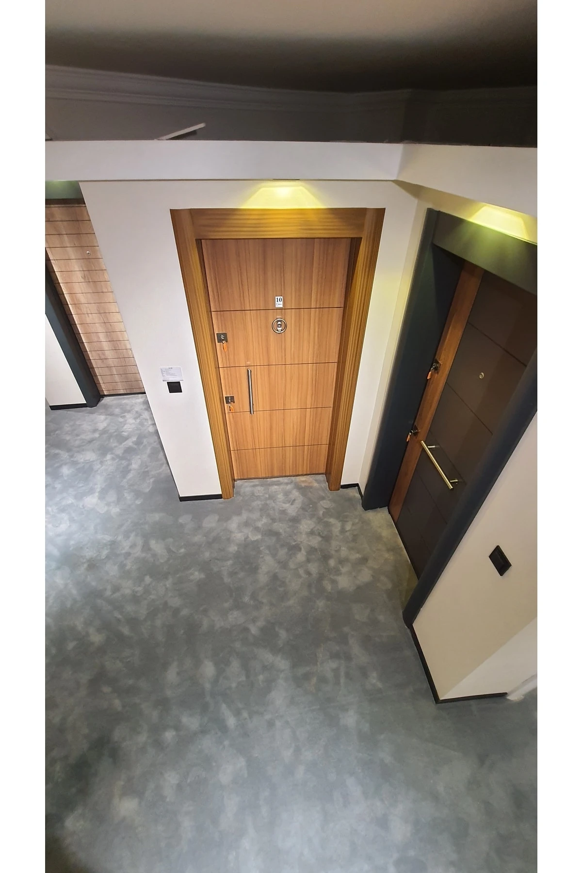 Çelik Kapı, Ahşap Desenli Çelik Kapı, Eskitme Kasa Çelik Kapı Sağ Açılım