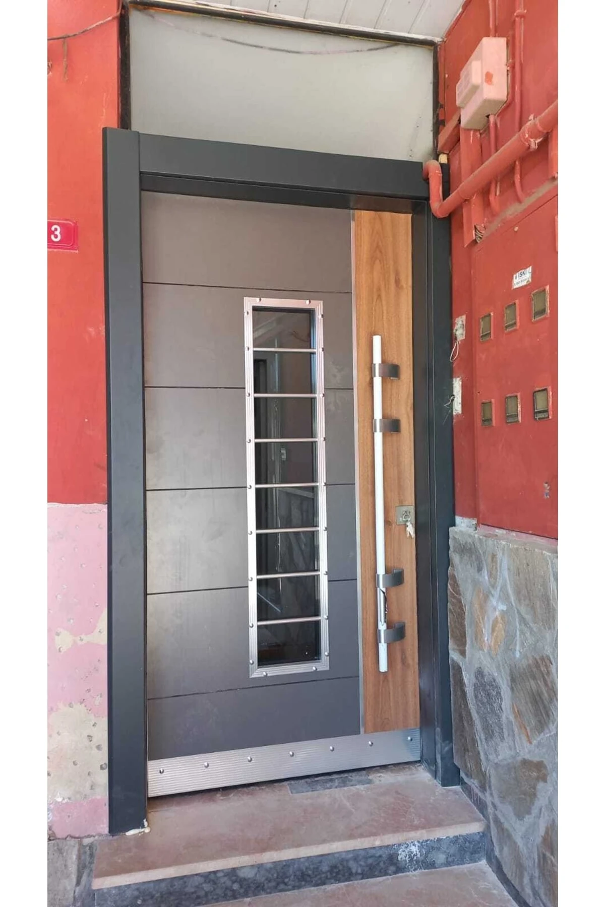 Kompozit Çelik Kapı Dış Mekan Yağmura Dayanıklı Çelik Kapılar Tırnaklı Sistem Sol Açılım