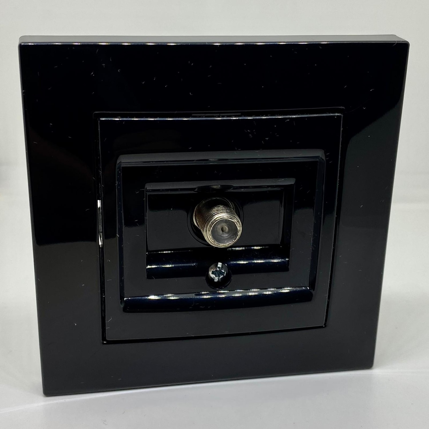 Vega Uydu Prizi Çerçeveli F Dişi Siyah