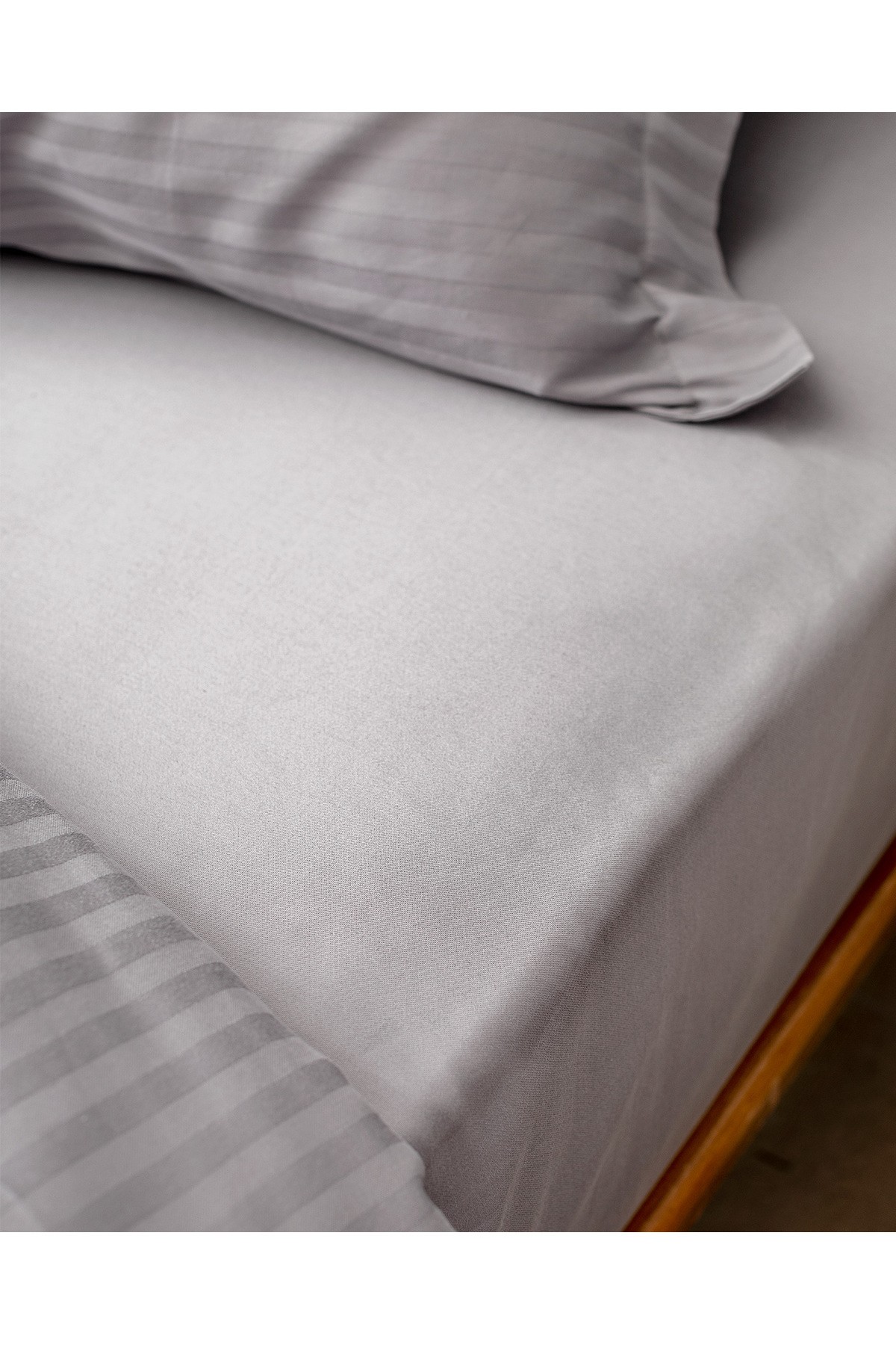 Elicia King Size Çizgili Saten Nevresim Takımı