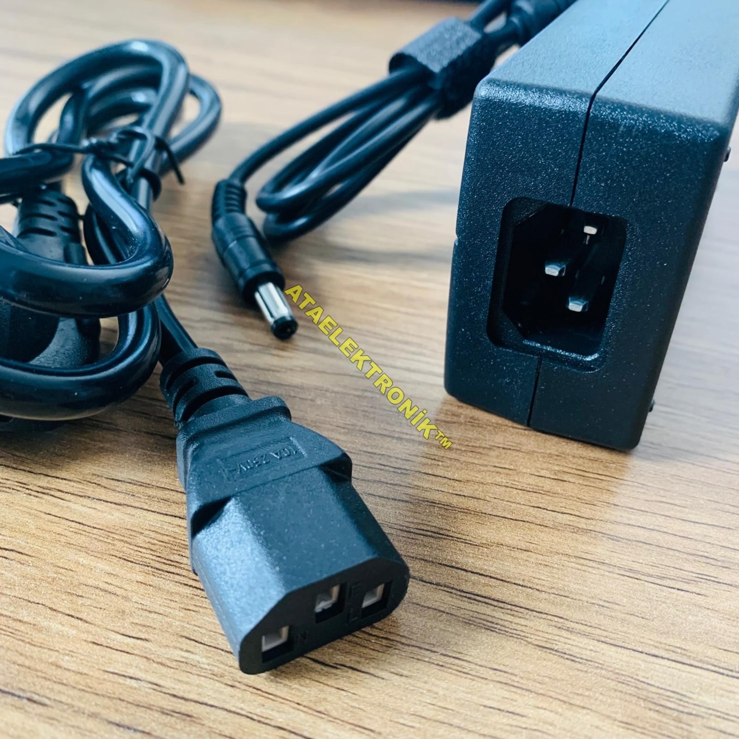 AC100-240V 50/60HZ Dc 12 Volt 5 Amper Plasitk Kasa Adaptör 12V 5A 2 Metre Kablolu