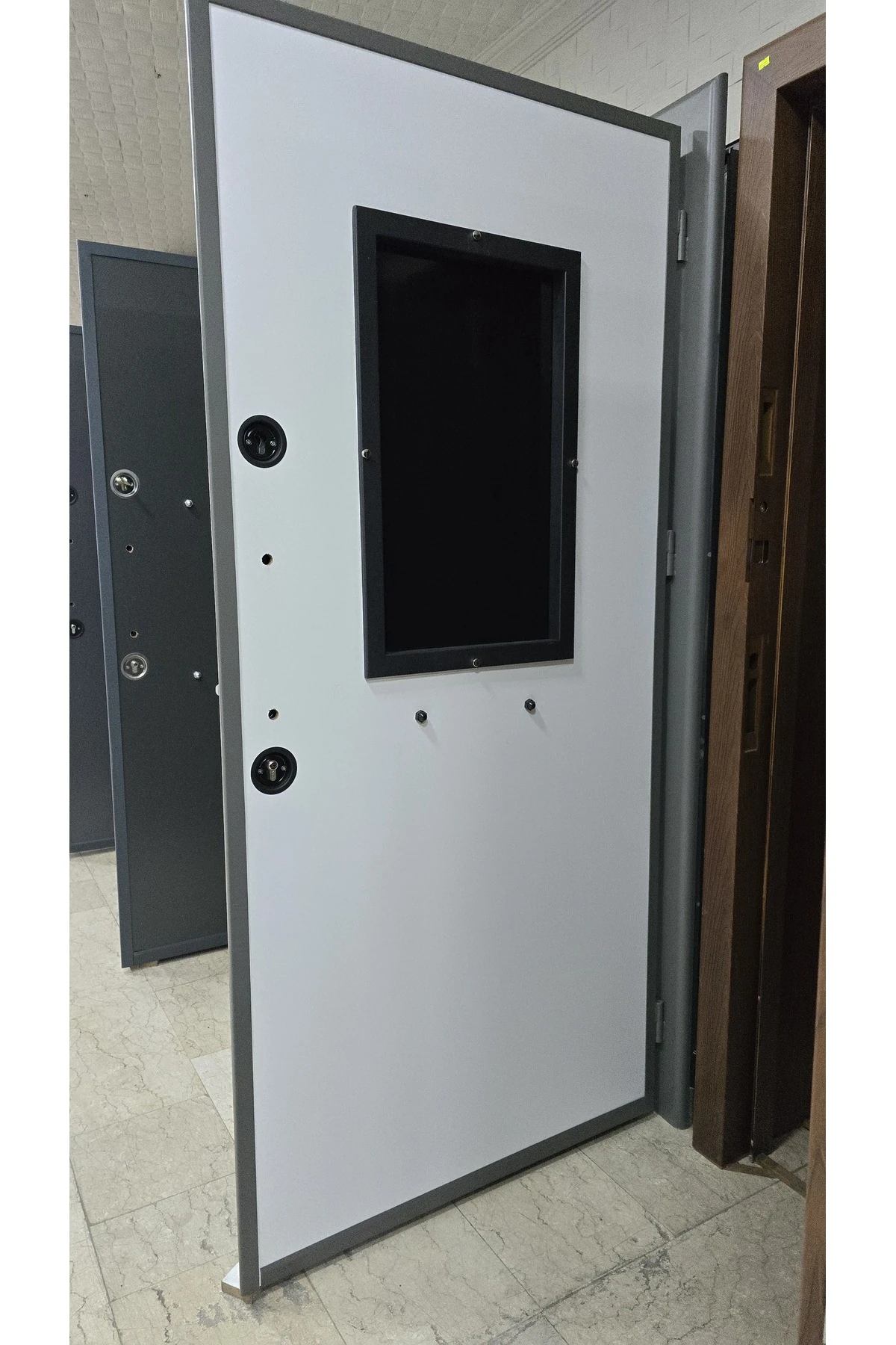 CAMLI ÇELİK KAPI SOL dış iklim