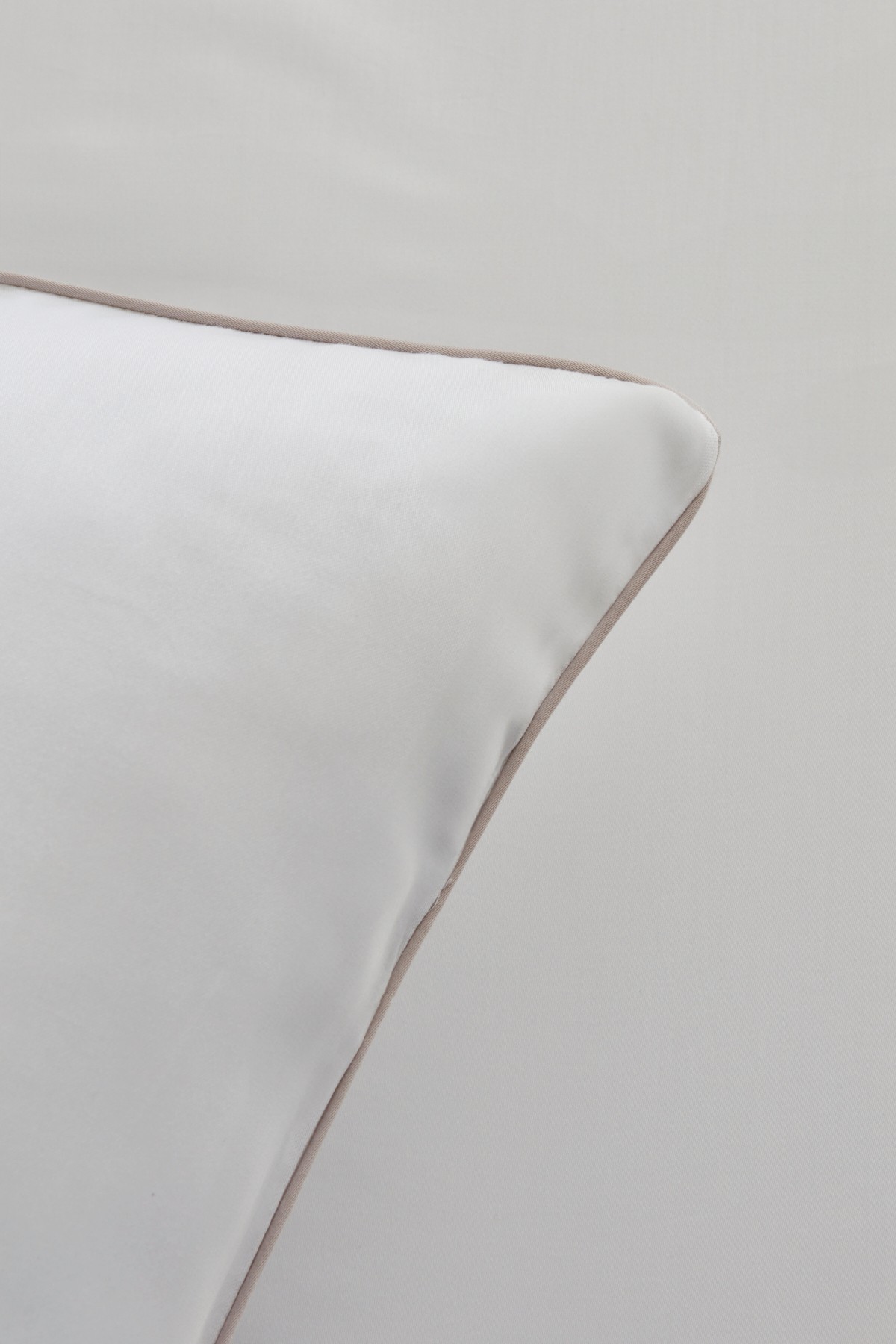 White Collection Vinas Çift Kişilik Saten Biyeli Nevresim Takımı Beyaz