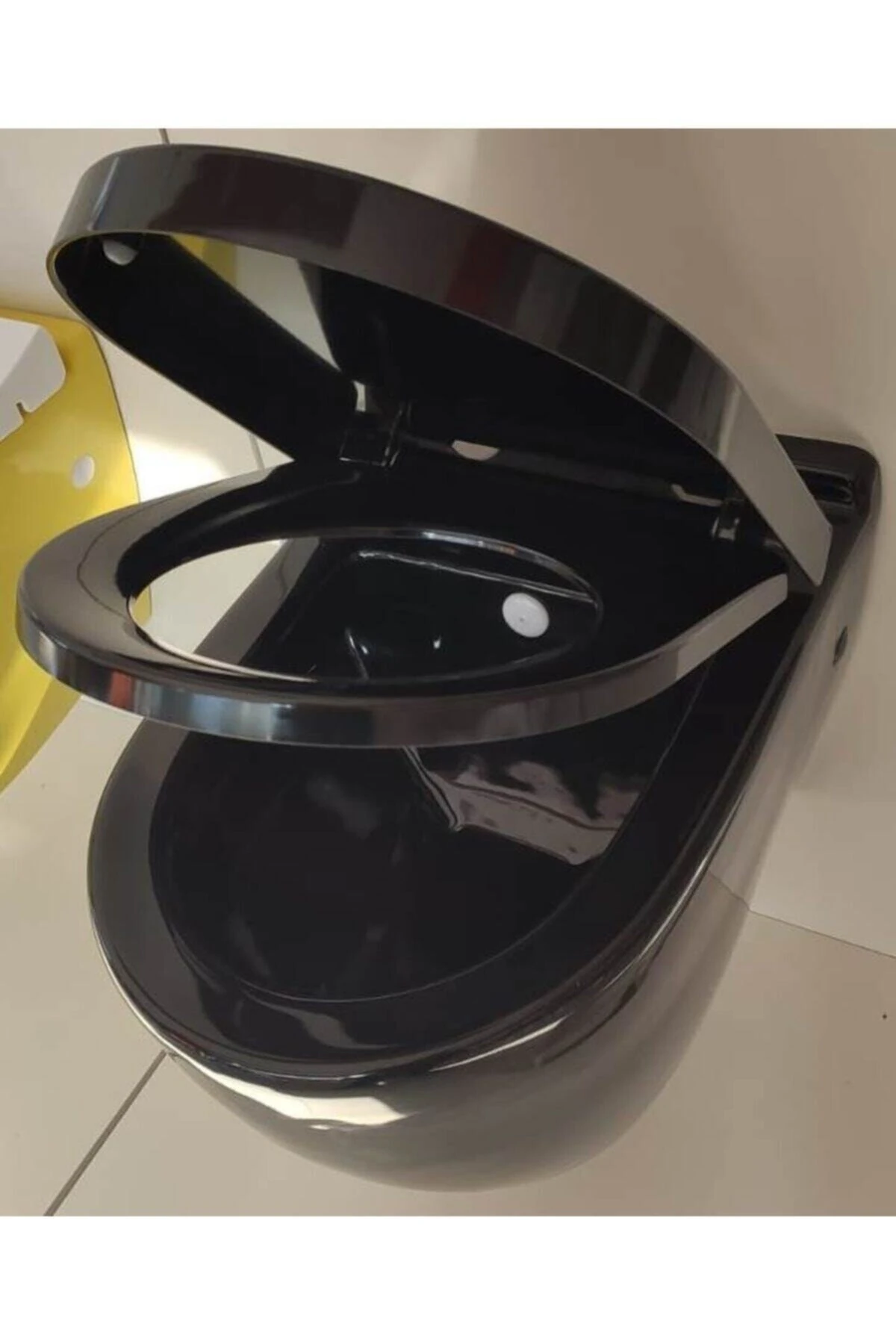 Uno Asma Klozet Siyah Renk + Yavaş Kapanan Kapak