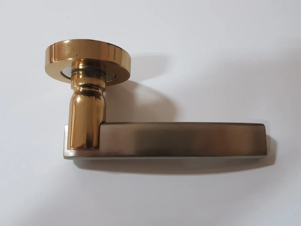 Çelik Kapı Kolu Rozetli Eray Albrifin Saten Sağ