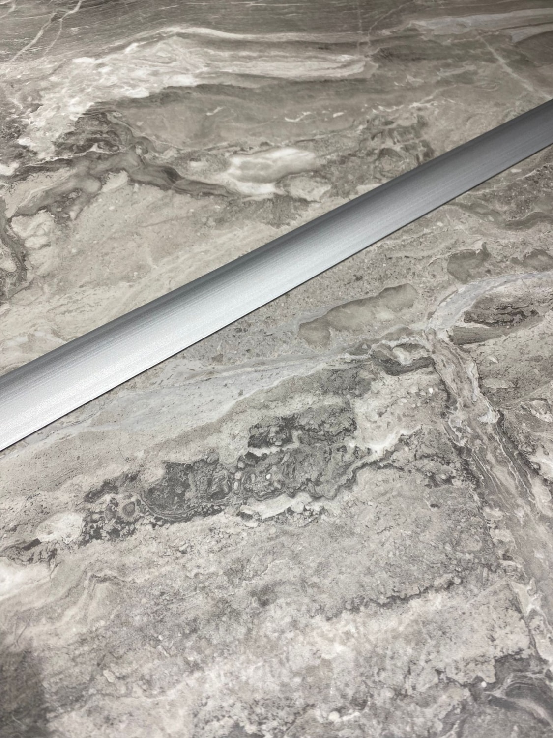 Alüminyum Kapı Eşik Profili Parke Altı Çıtası Yapışkanlı 90 cm