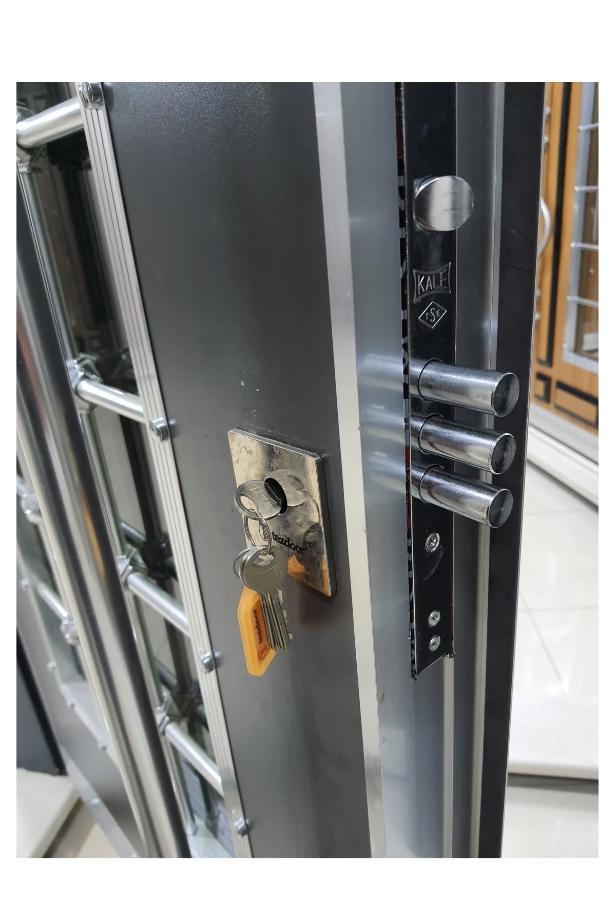 Celik Kapi Model Tezwood Çelik Kapı, Antrasit Rengi Bina Giriş Kapısı