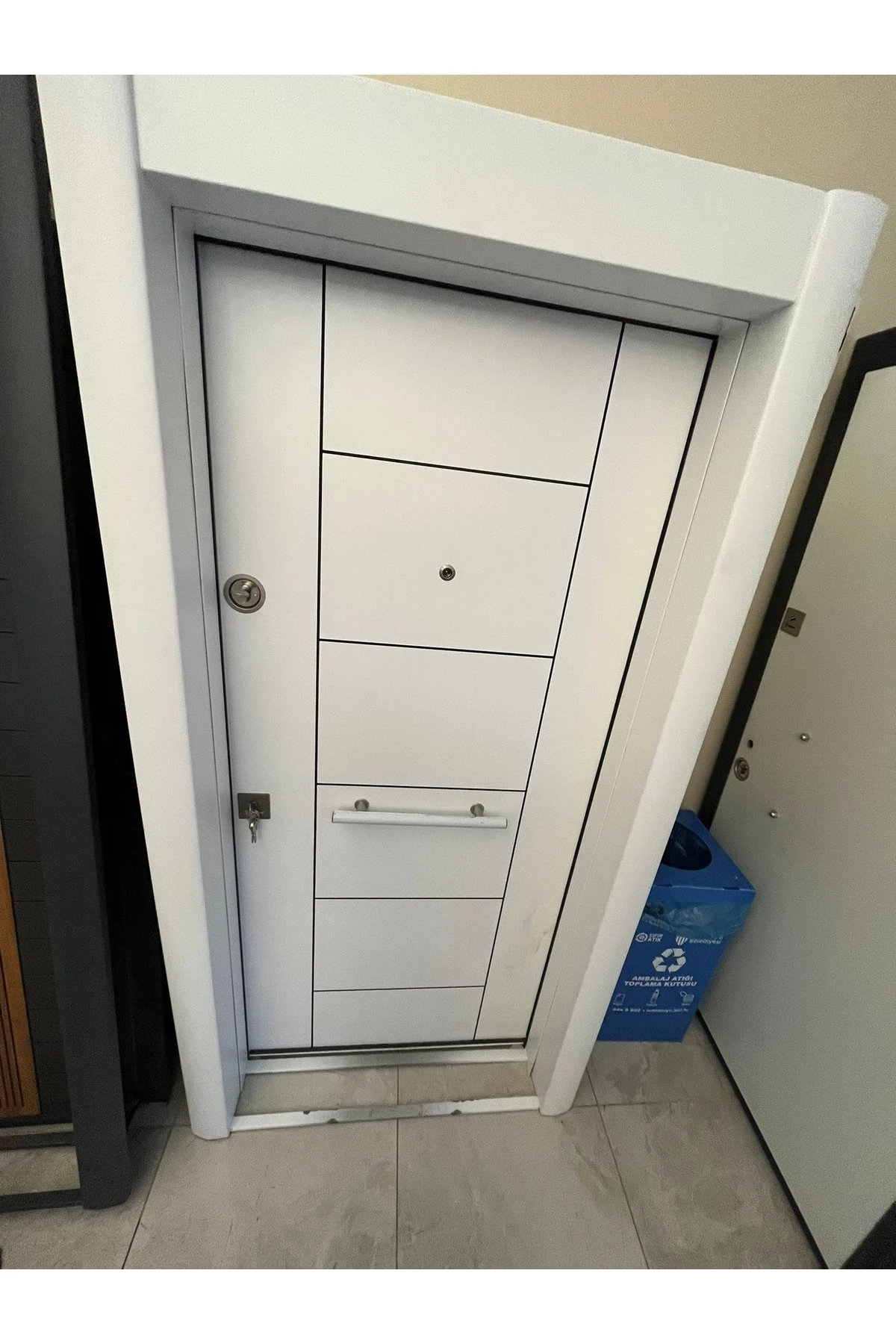 Çelik Kapı, Kilitli, Beyaz Renk, Çelik Kapılar, Yüksek Güvenlikli Sağ Açılım