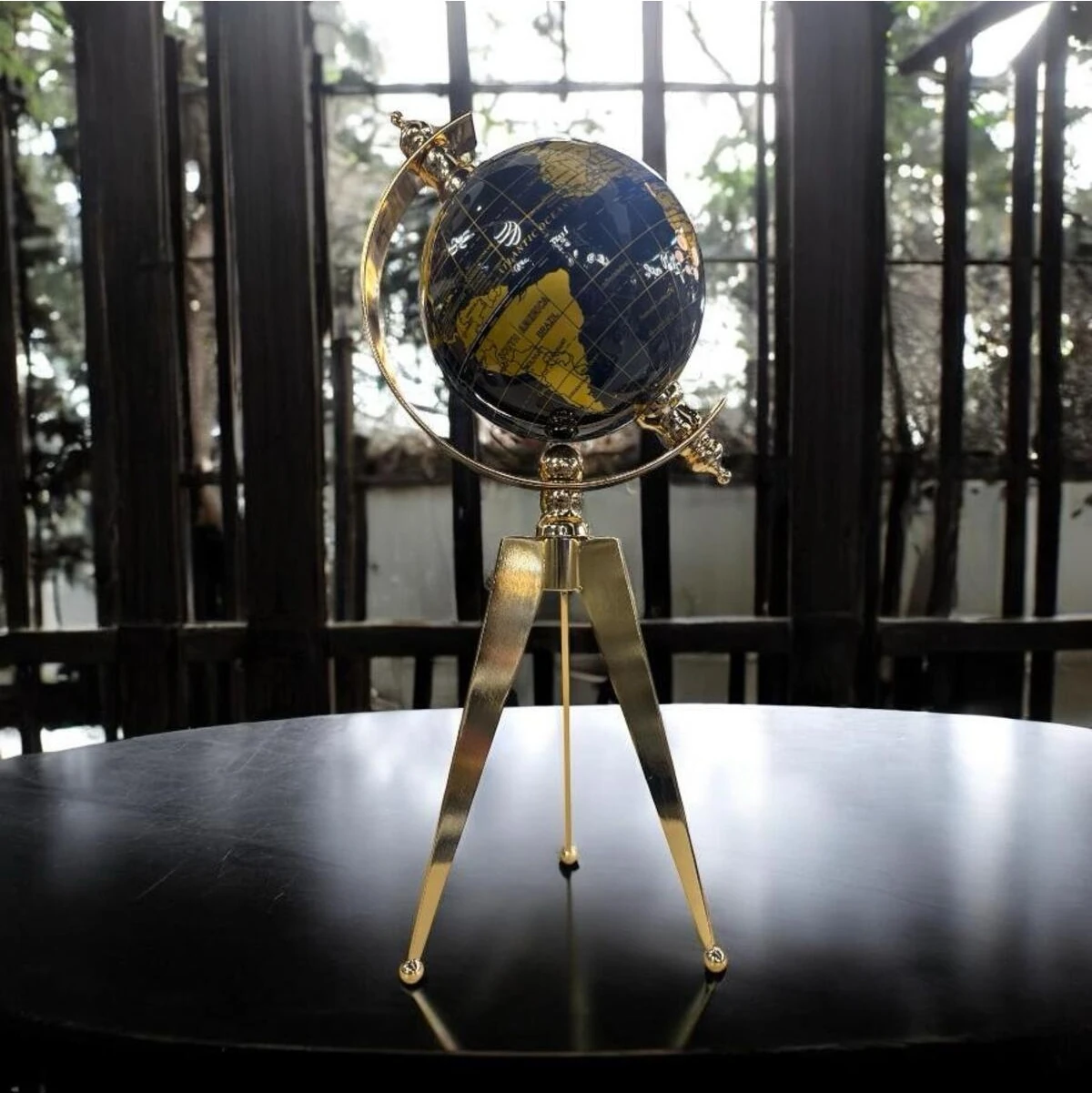 Dekoratif Metal Ithal Üç Ayaklı Dünya Küre Gold Siyah
