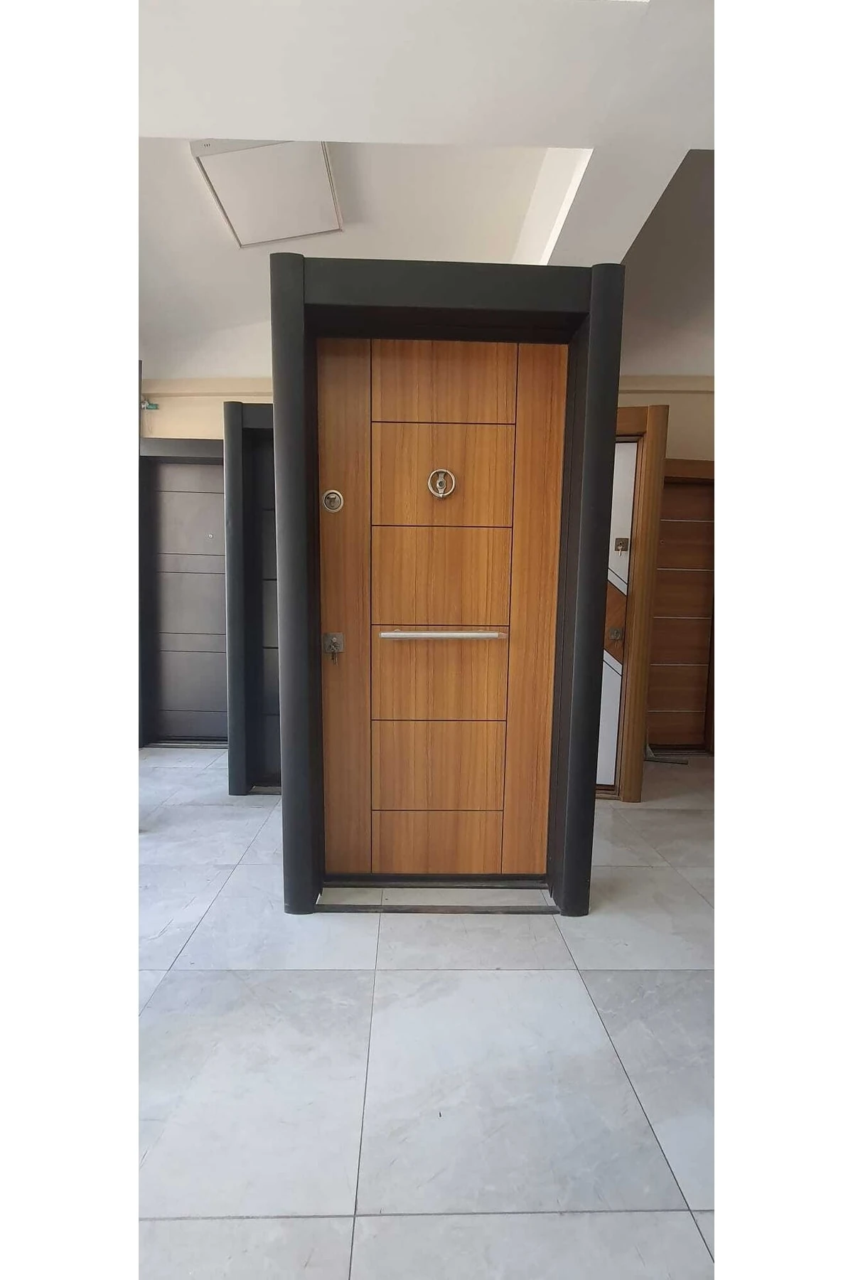 Çelik Kapı, Ahşap Desenli Çelik Kapı, Tırnaklı Çelik Kapı, Daire Kapısı Sol Açılım