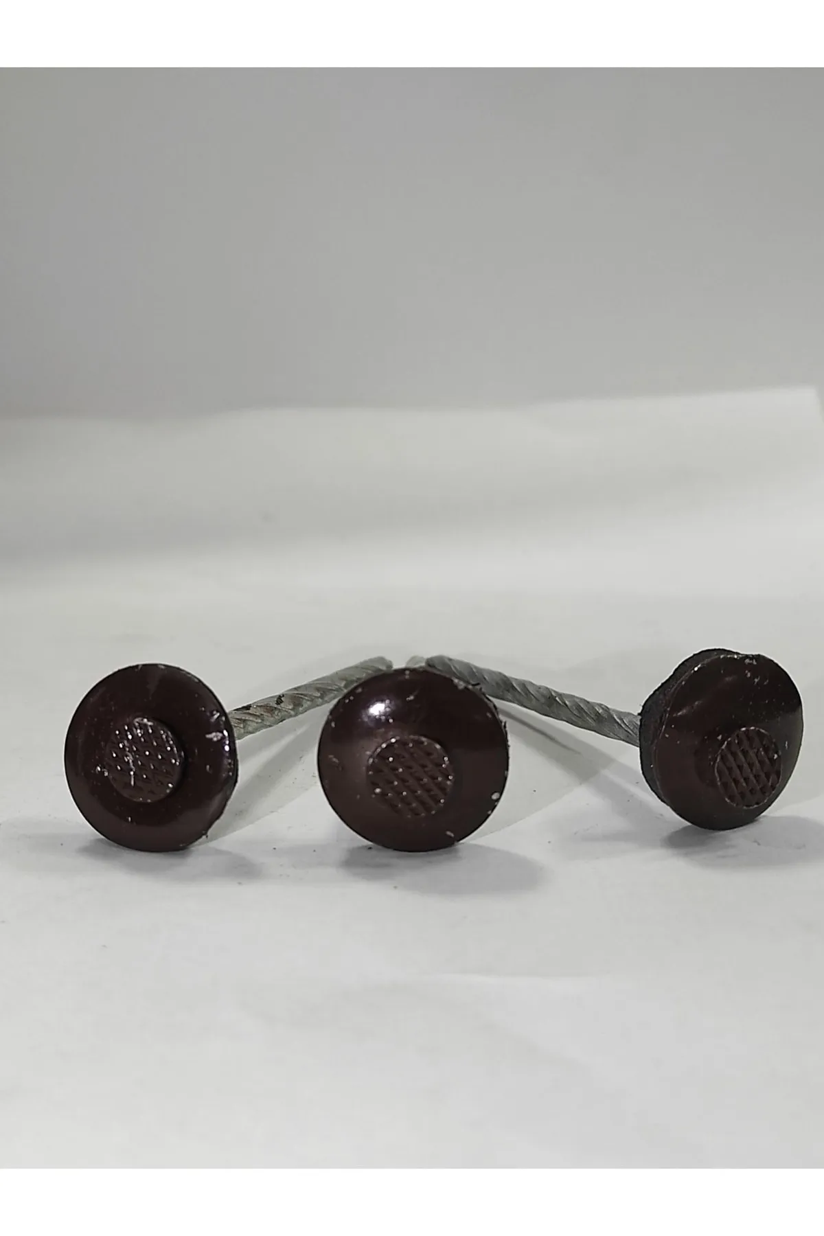 OZKUVVET Boyalı Çatı Çivisi 8 Cm Şapkalı Boyalı Çivi Çikolata Ral 8017 (75 Ad)