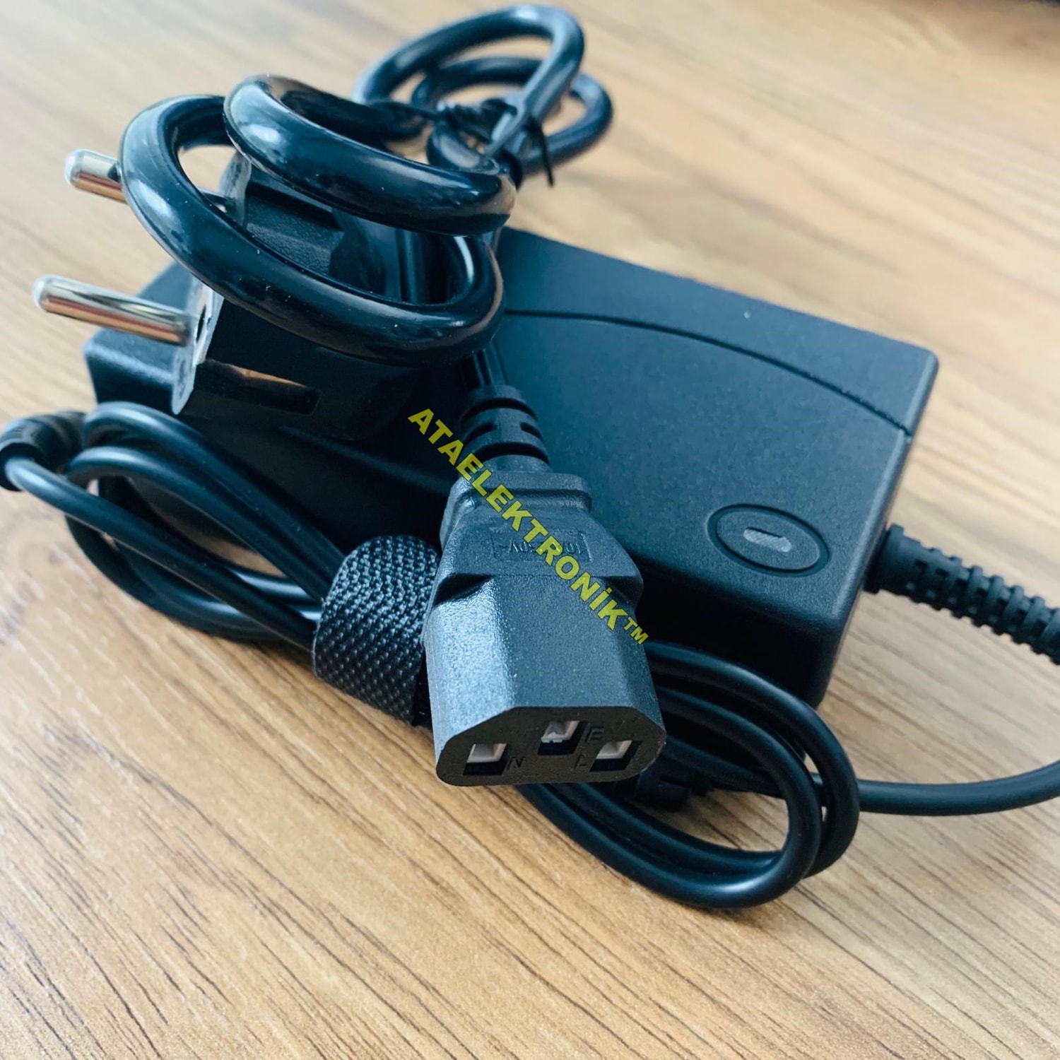 AC100-240V 50/60HZ Dc 12 Volt 5 Amper Plasitk Kasa Adaptör 12V 5A 2 Metre Kablolu