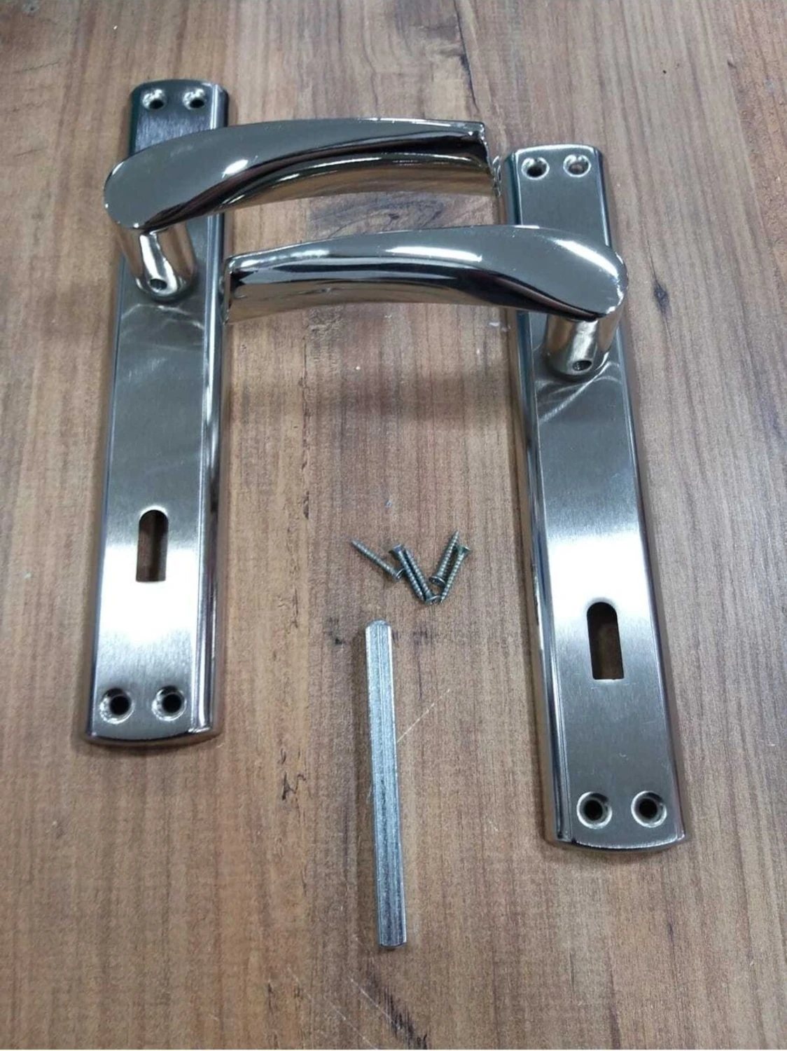 Aynalı Nikel Saten Kapı Kolu, Alüminyum ve Çelik, Şık ve Dayanıklı Tasarım