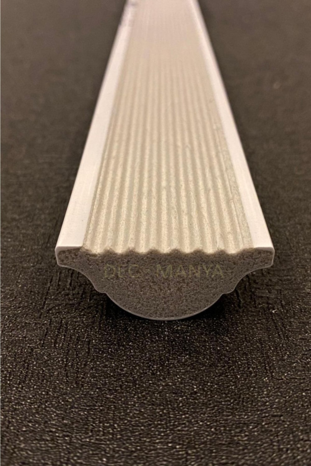 Boyanabilir 4 cm Poliüretan Duvar Çıtası, 240 cm Uzunluk, Bej Renk Seçeneği