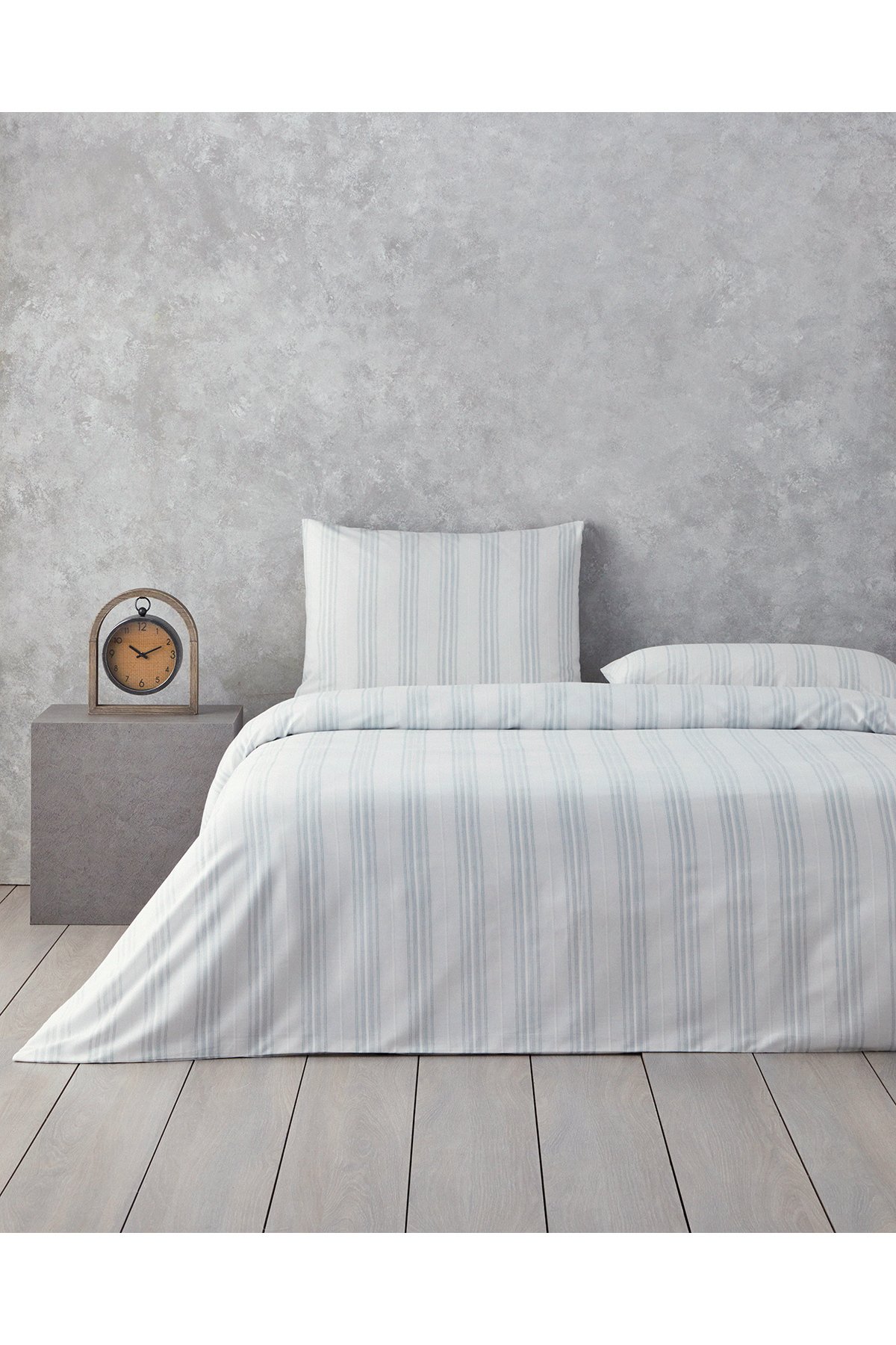 Calm Stitch Çift Kişilik Nevresim Takımı Koyu Seledon