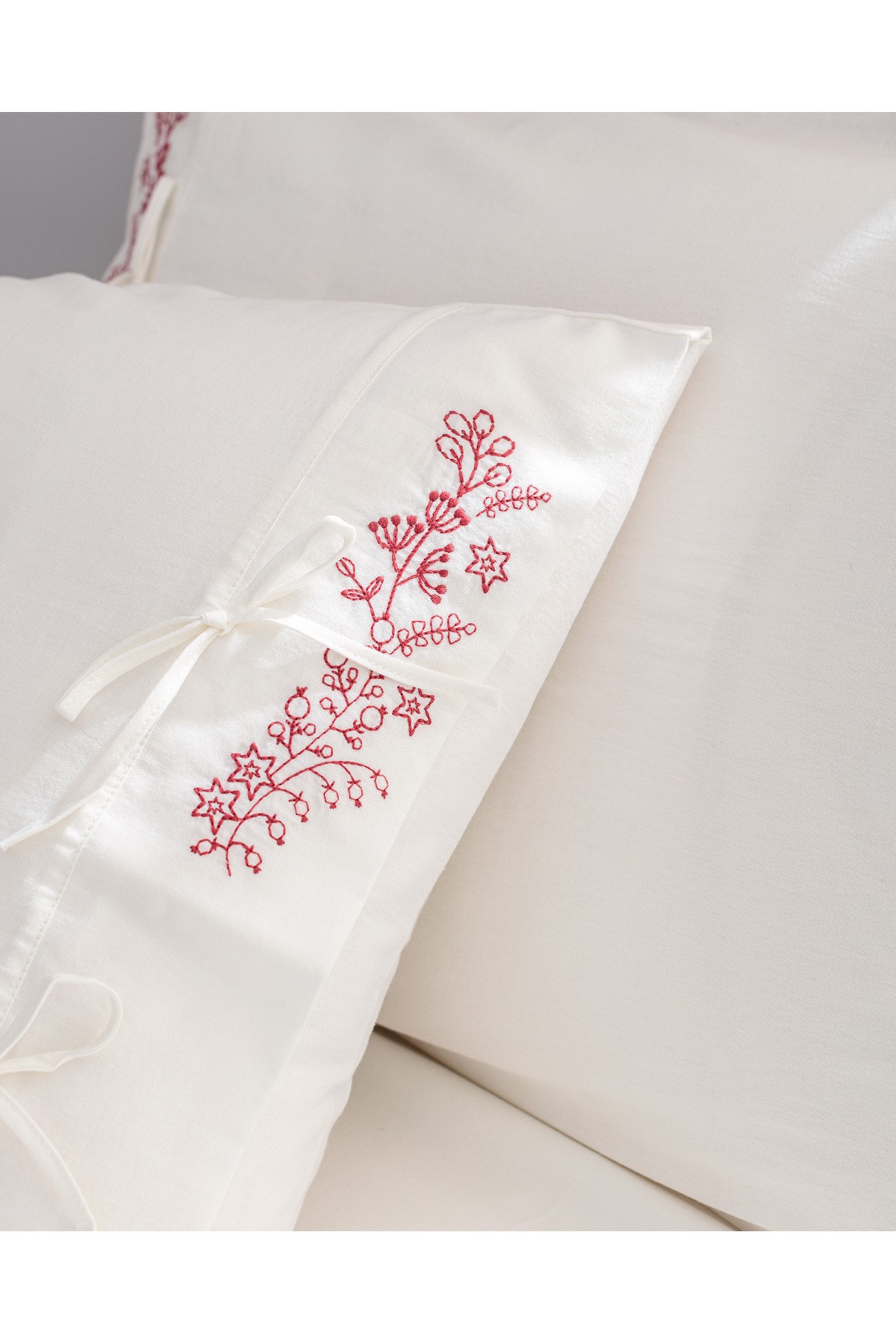 Relief King Size %100 Pamuk Bağlamalı Nevresim Takımı - Ekru/Kırmızı